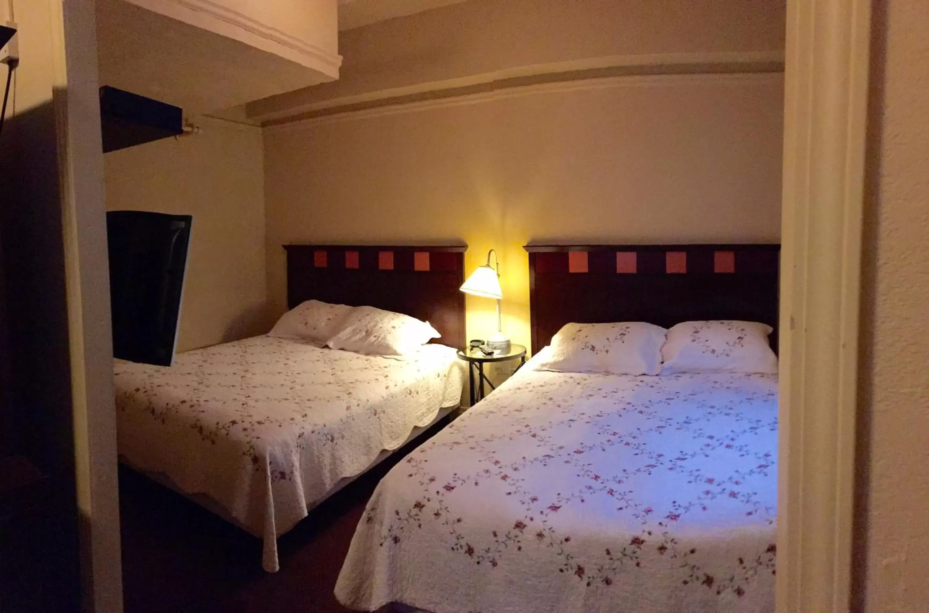 Photo of the whole room, Bed in Gilmore Hotel, Trademark Collection by Wyndham