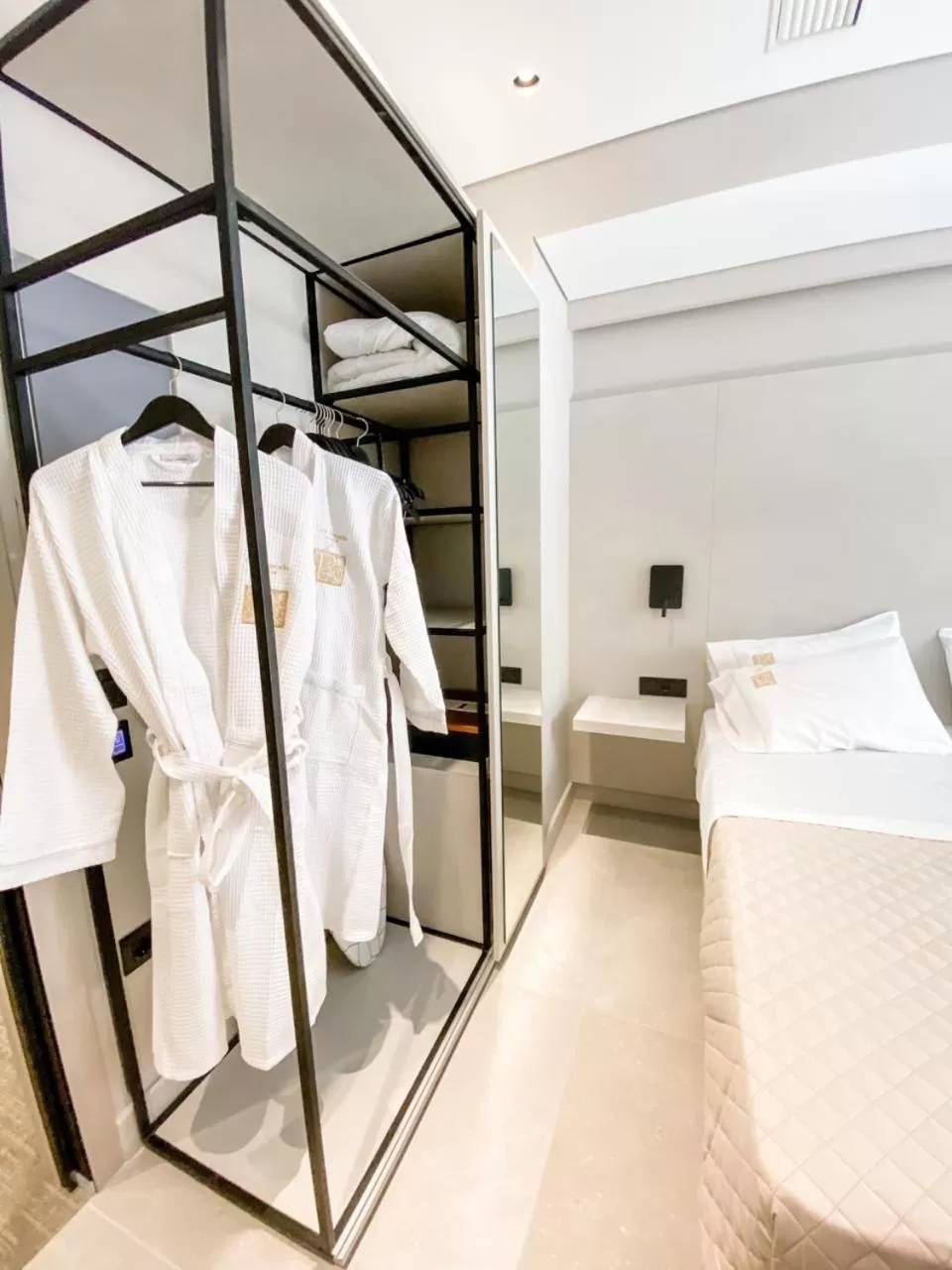 bunk bed, Bed in Royalty Hotel Athens