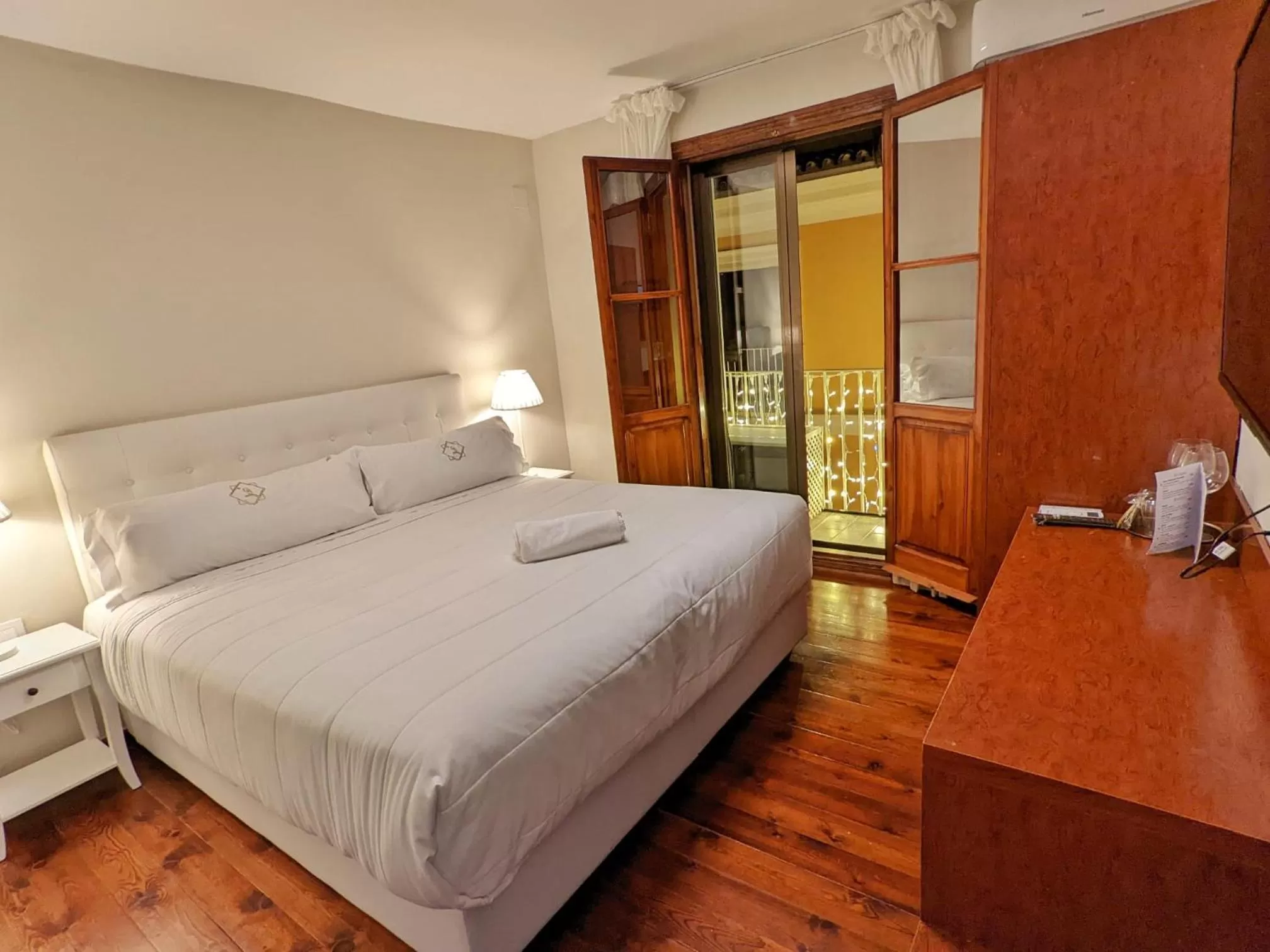 Decorative detail, Bed in Catalina Suites