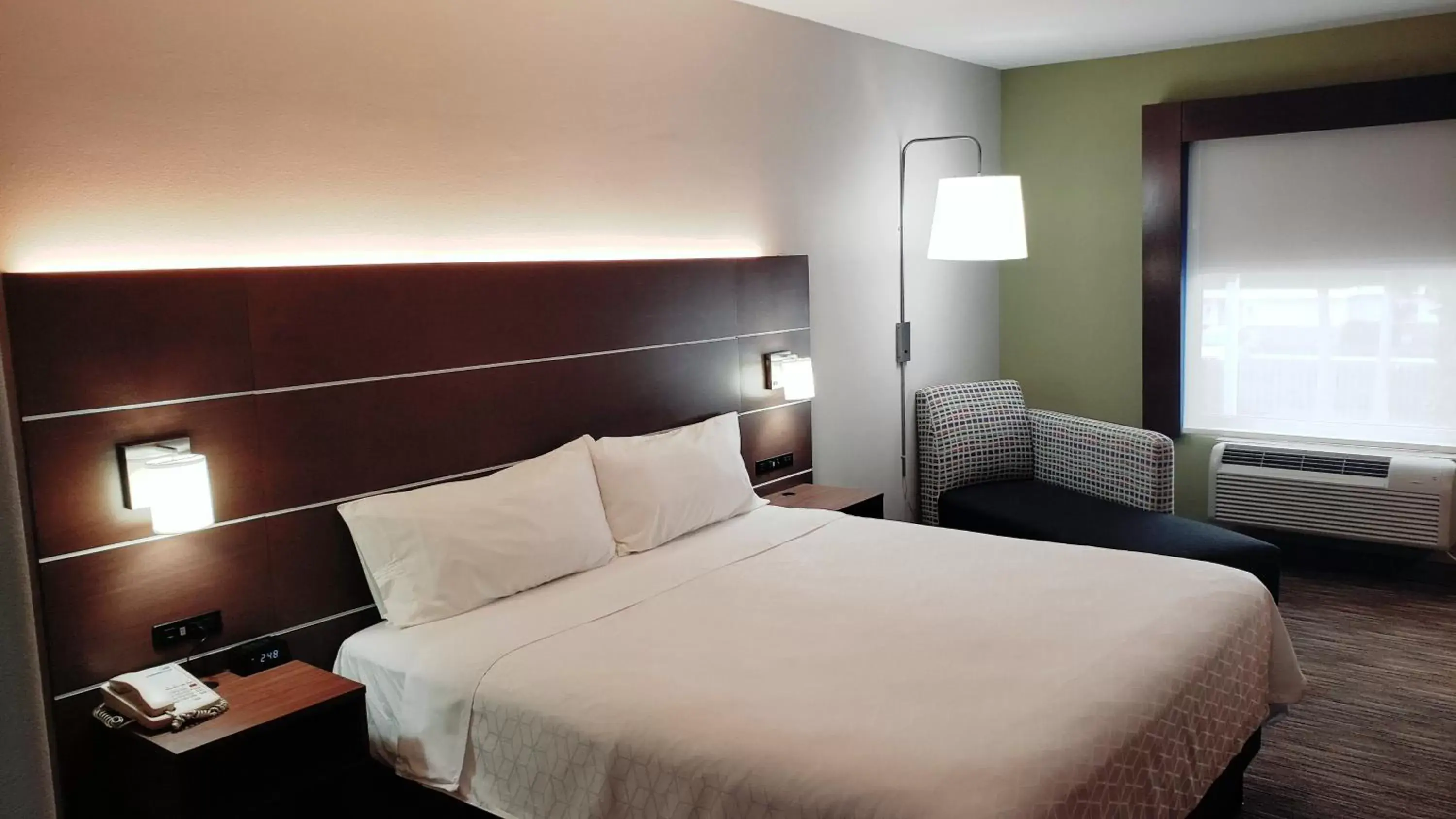 Photo of the whole room, Bed in Holiday Inn Express Hotel and Suites Weslaco, an IHG Hotel