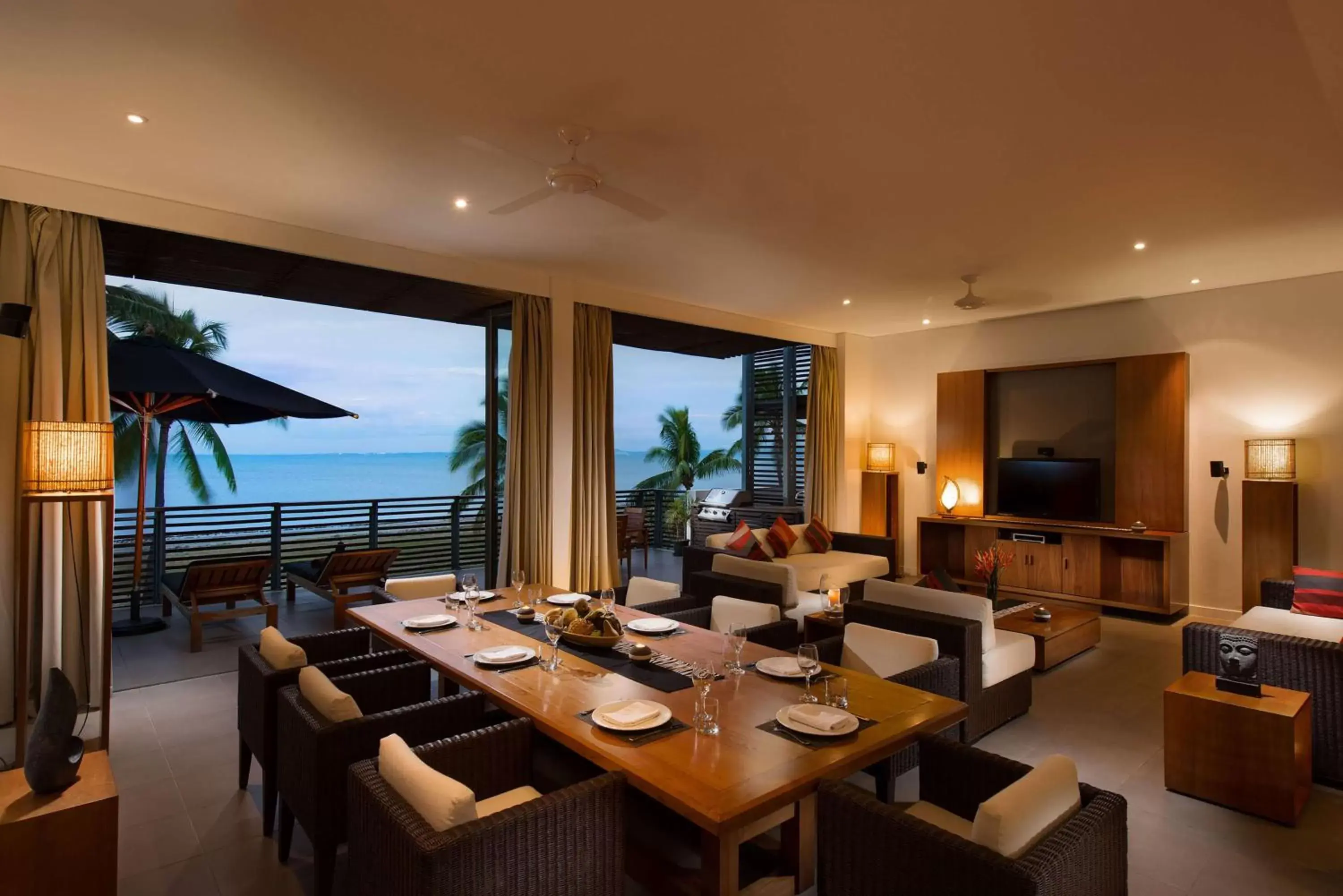 Bedroom, Restaurant/Places to Eat in Hilton Fiji Beach Resort and Spa