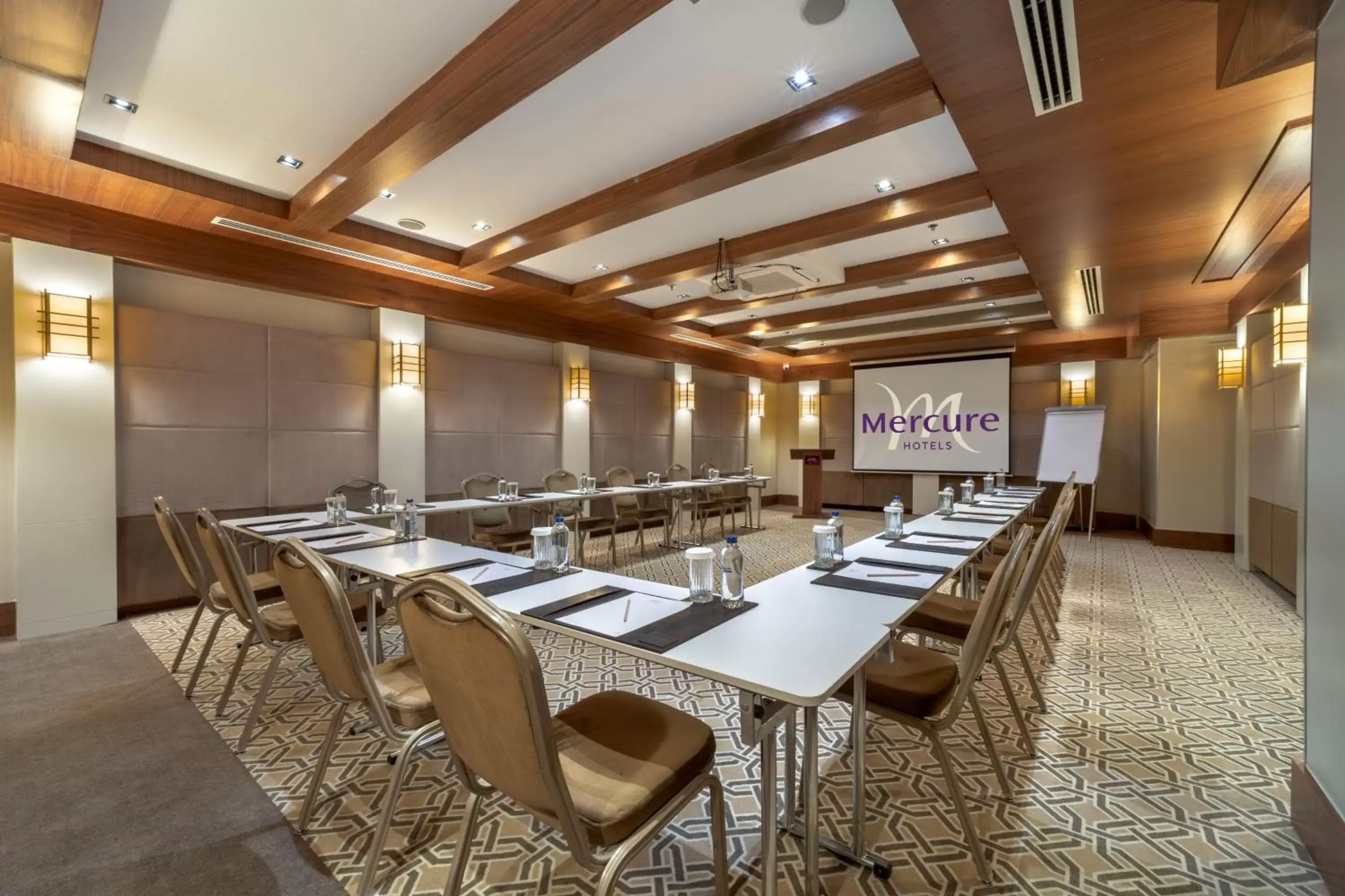 Meeting/conference room in Mercure Istanbul Bomonti