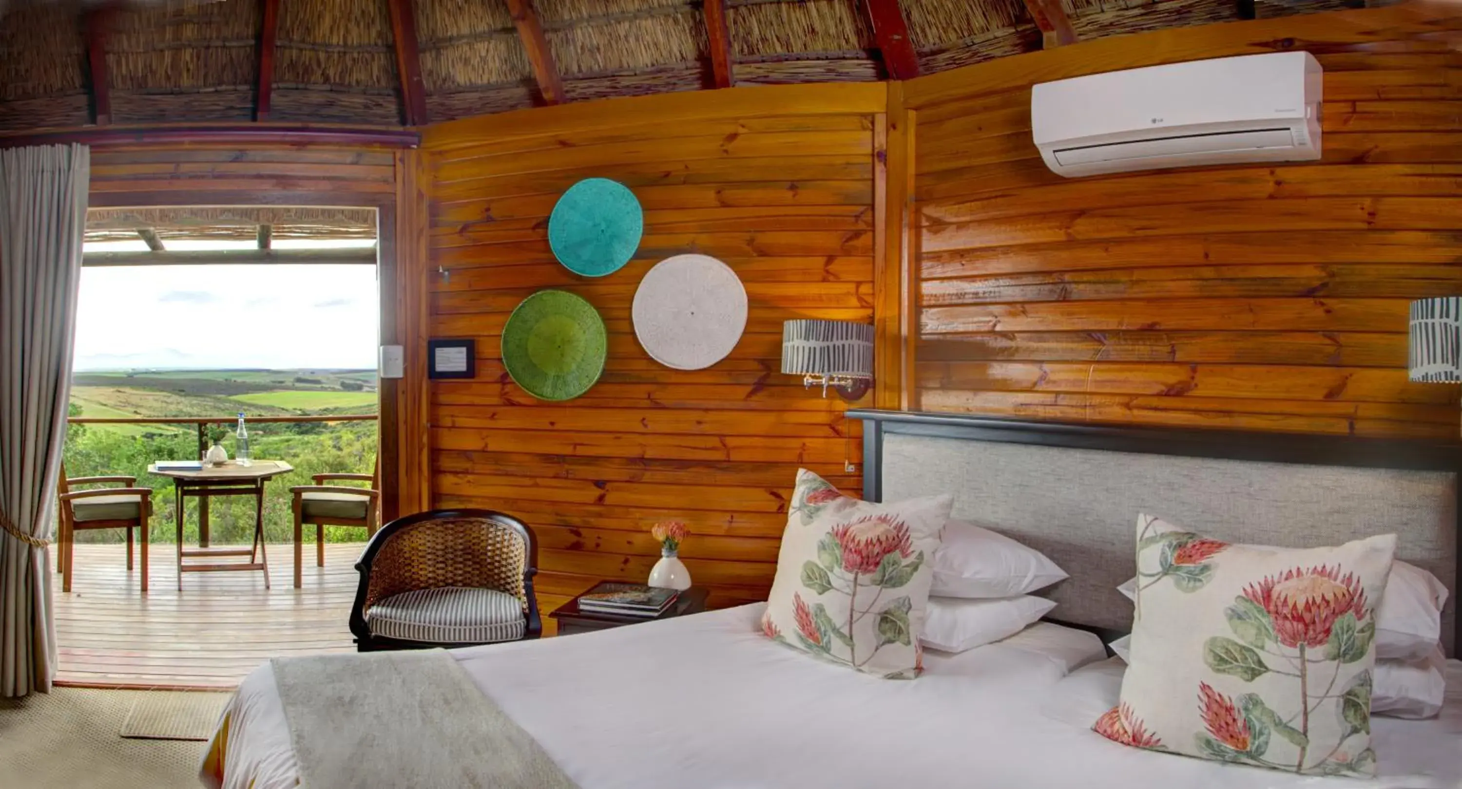 Shower, Bed in Garden Route Game Lodge