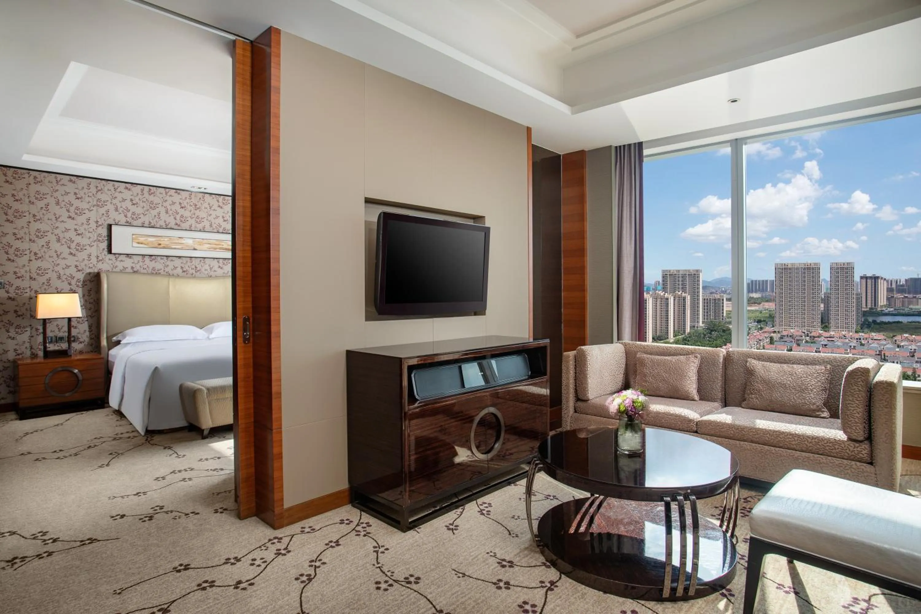 Bed in Crowne Plaza Huizhou by IHG