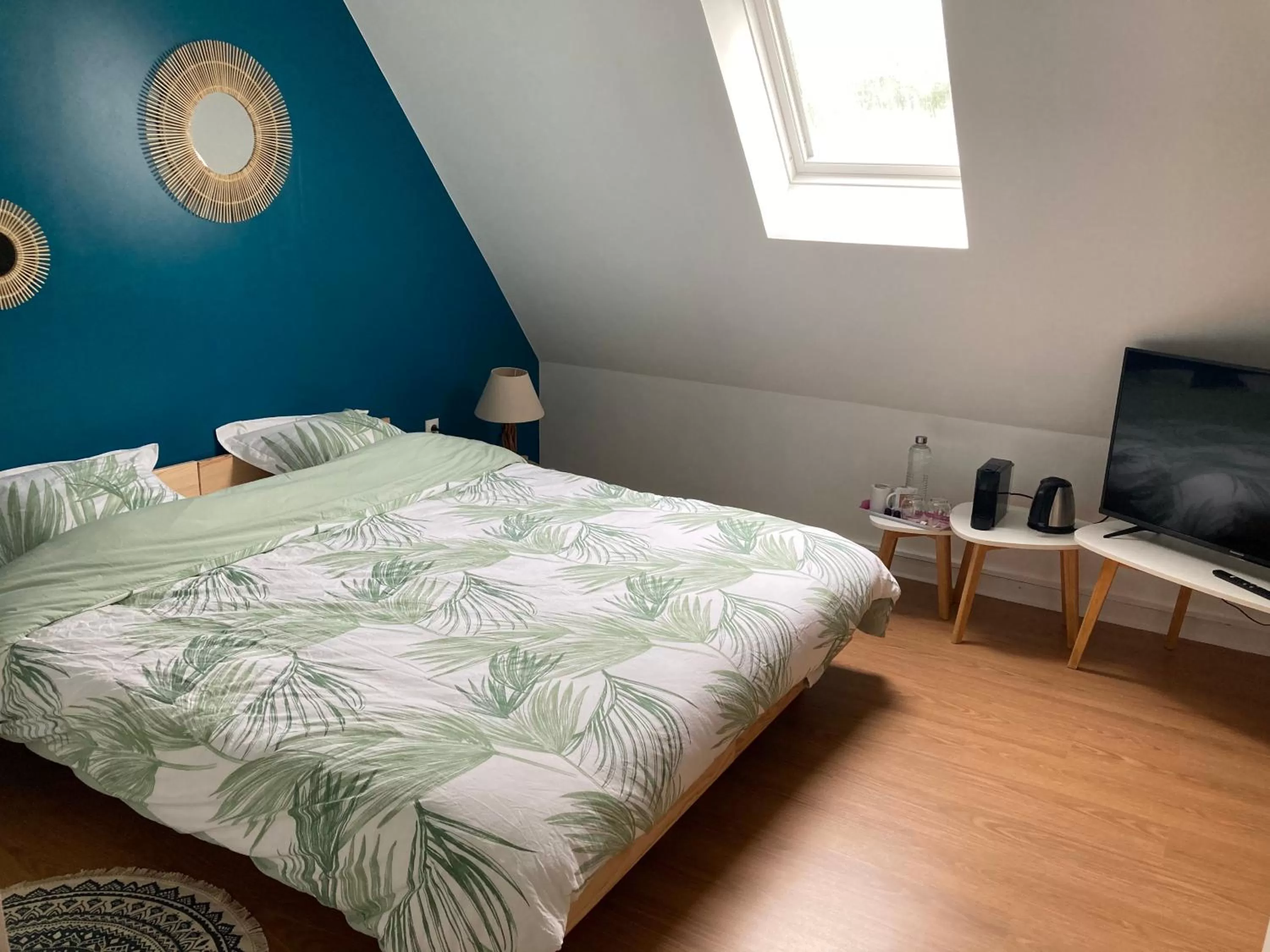 Photo of the whole room, Bed in Chambre privée-Kermoal