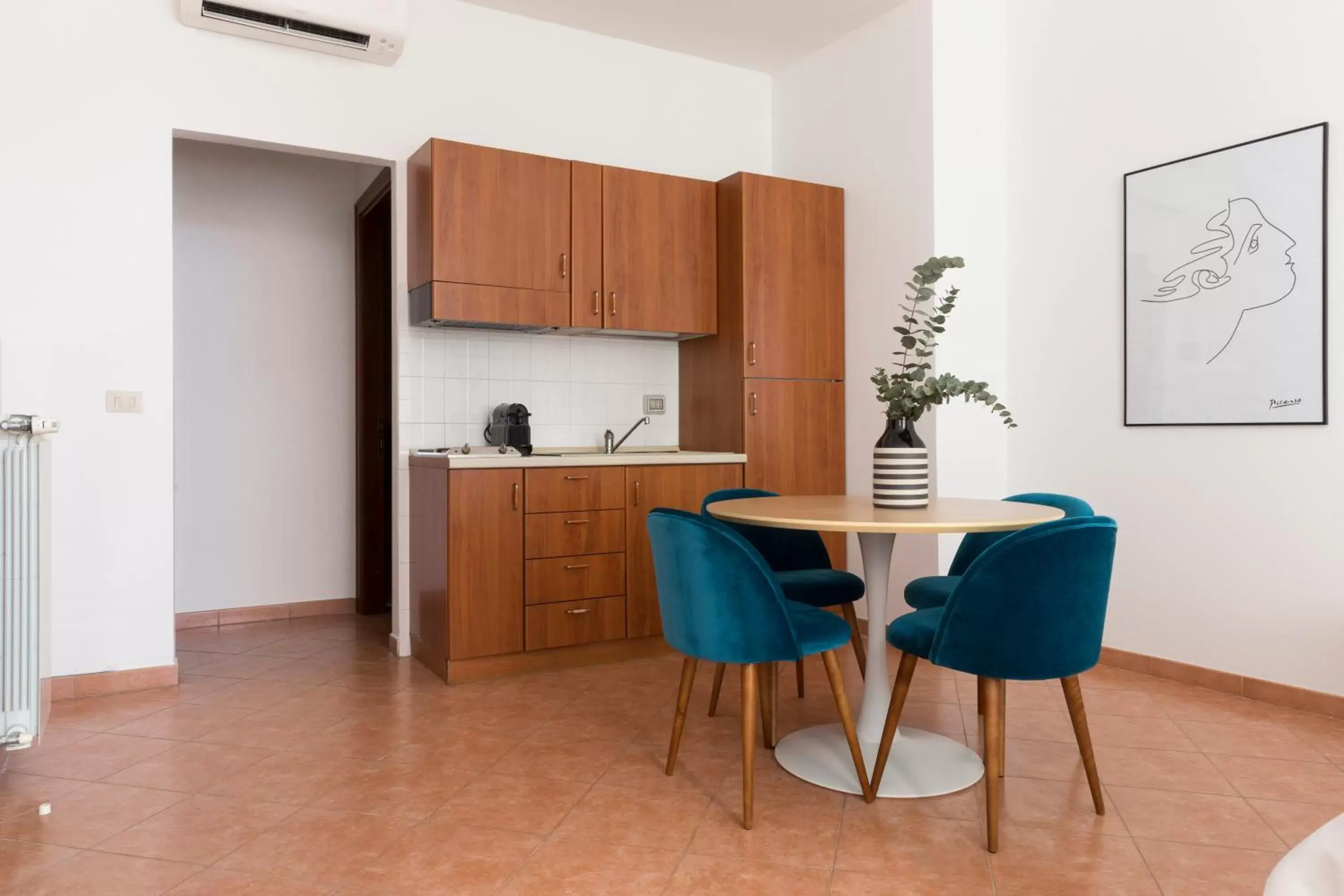Living room, Kitchen/Kitchenette in Sonder Piazza San Pietro