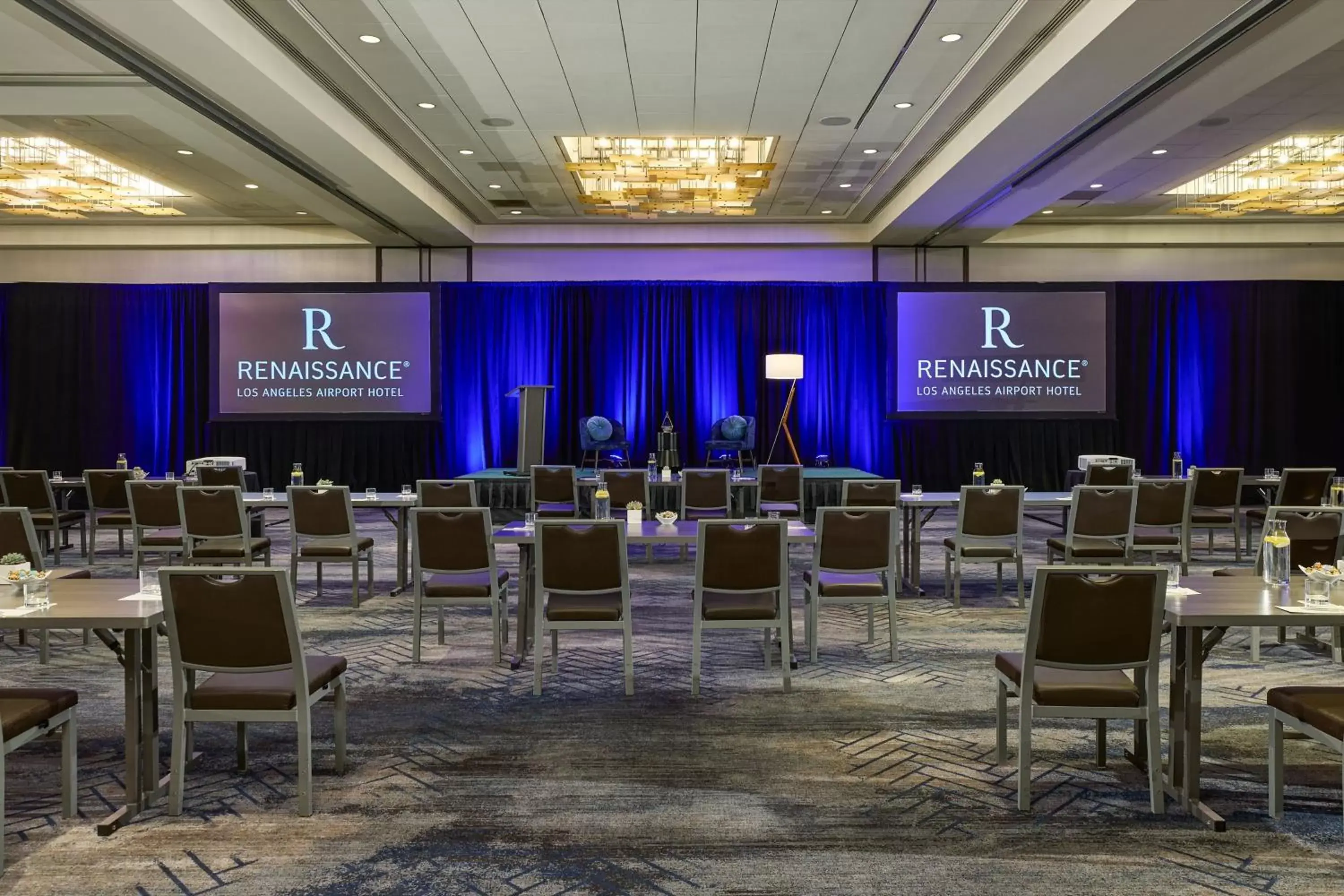 Meeting/conference room in Renaissance Los Angeles Airport Hotel