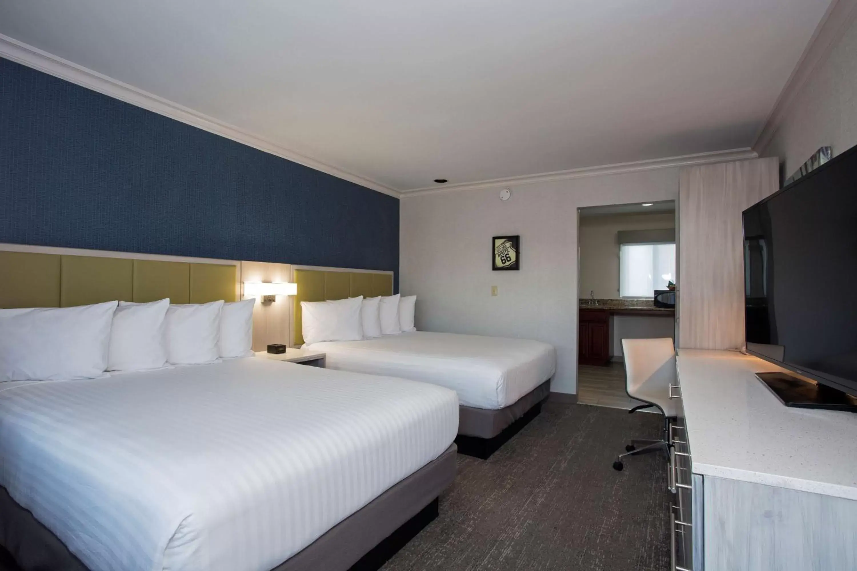 Photo of the whole room, Bed in SureStay Hotel by Best Western Santa Monica
