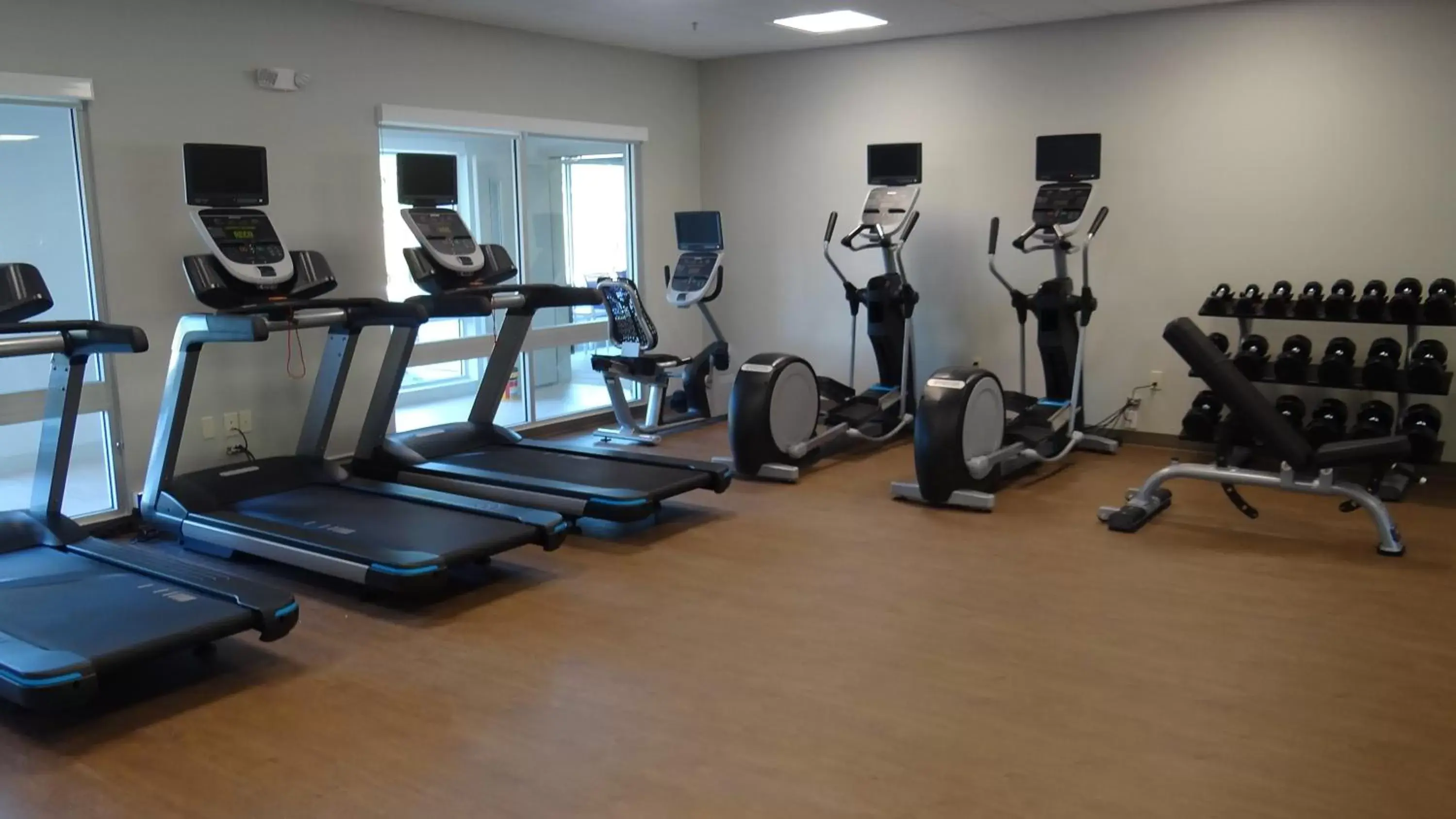 Spa and wellness centre/facilities, Fitness Center/Facilities in Holiday Inn Express & Suites - Auburn Downtown, an IHG Hotel
