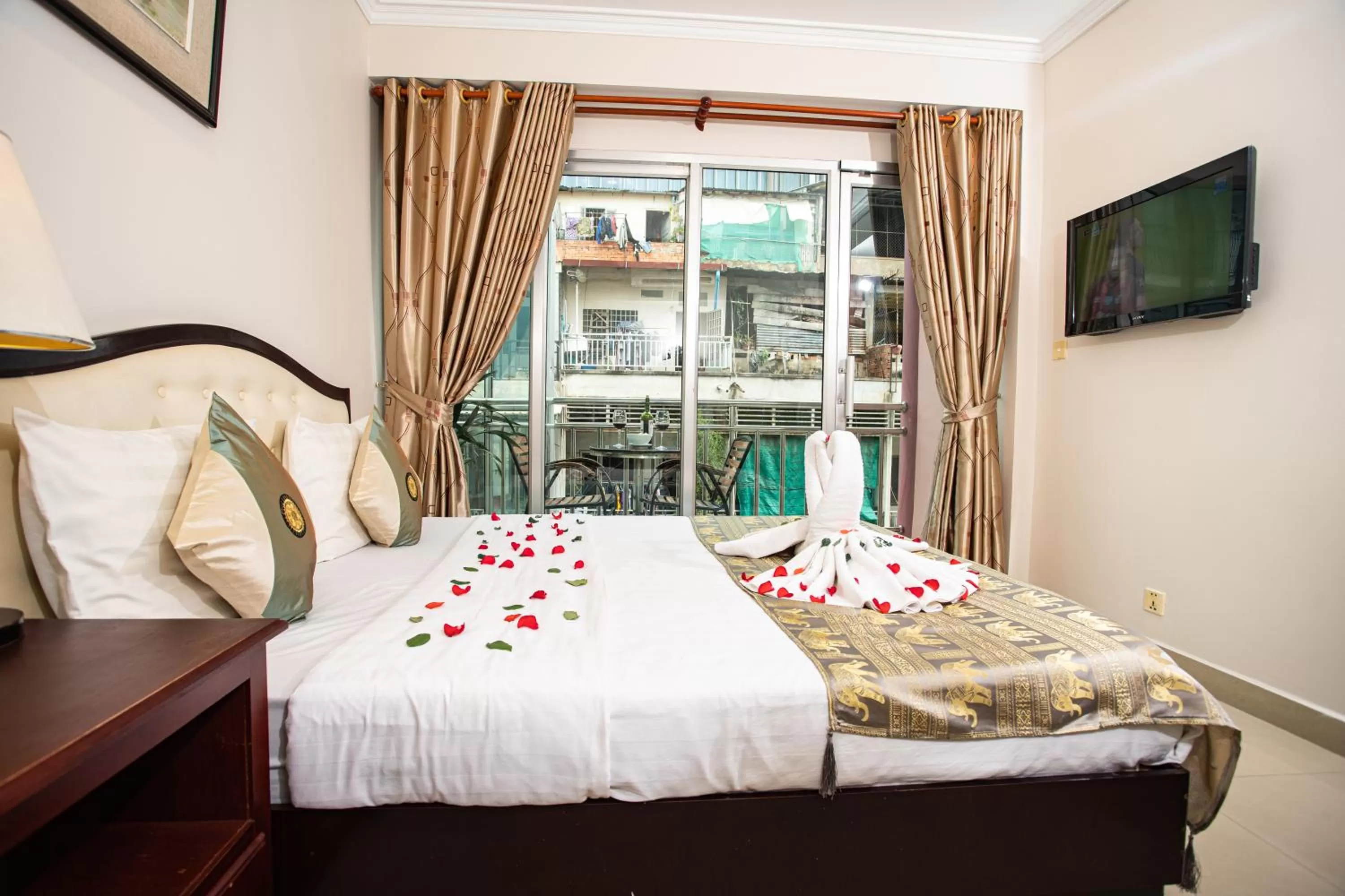 Bed in Silver Mounts Hotel