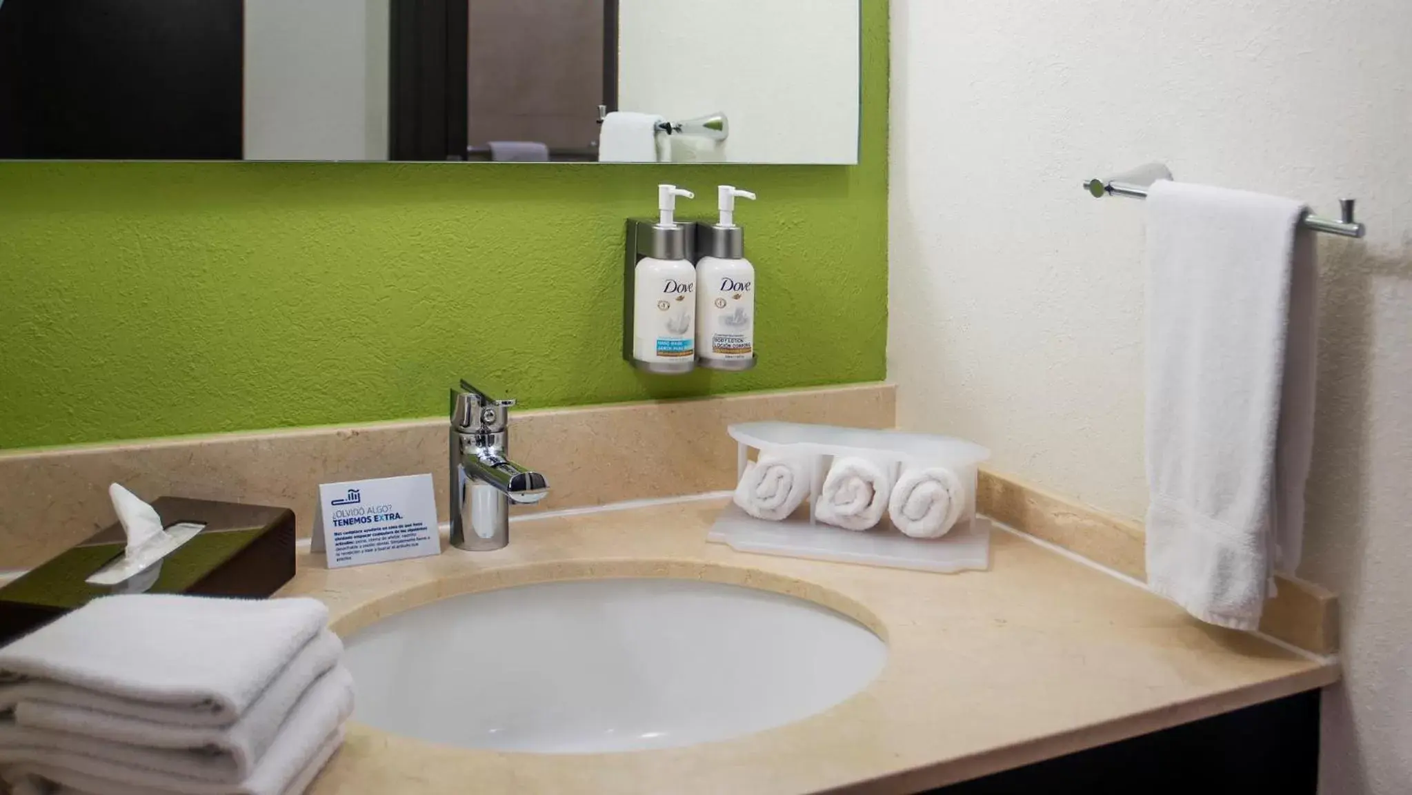 Bedroom, Bathroom in Holiday Inn Express Xalapa