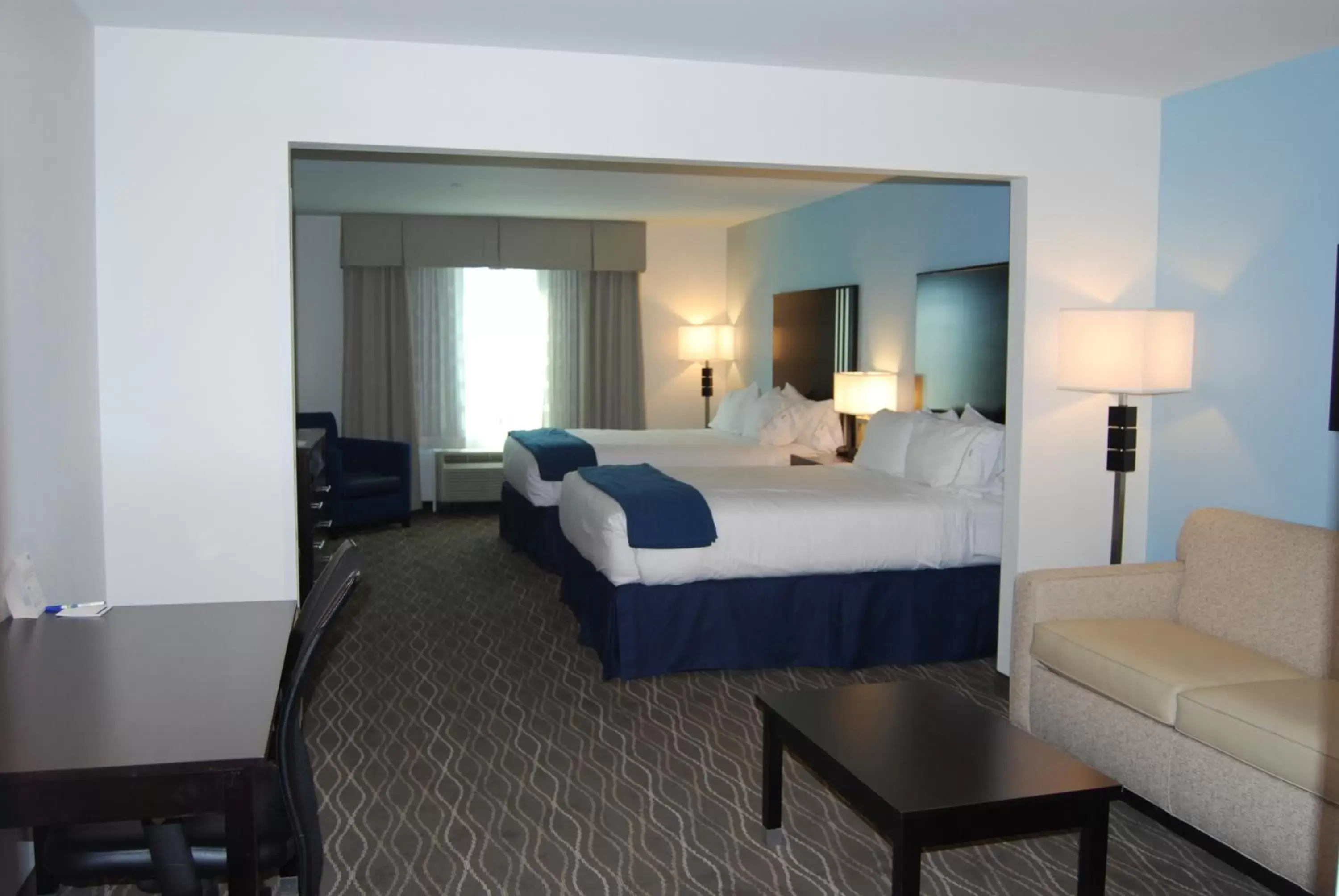 Photo of the whole room, Bed in Holiday Inn Express & Suites Springville-South Provo Area, an IHG Hotel