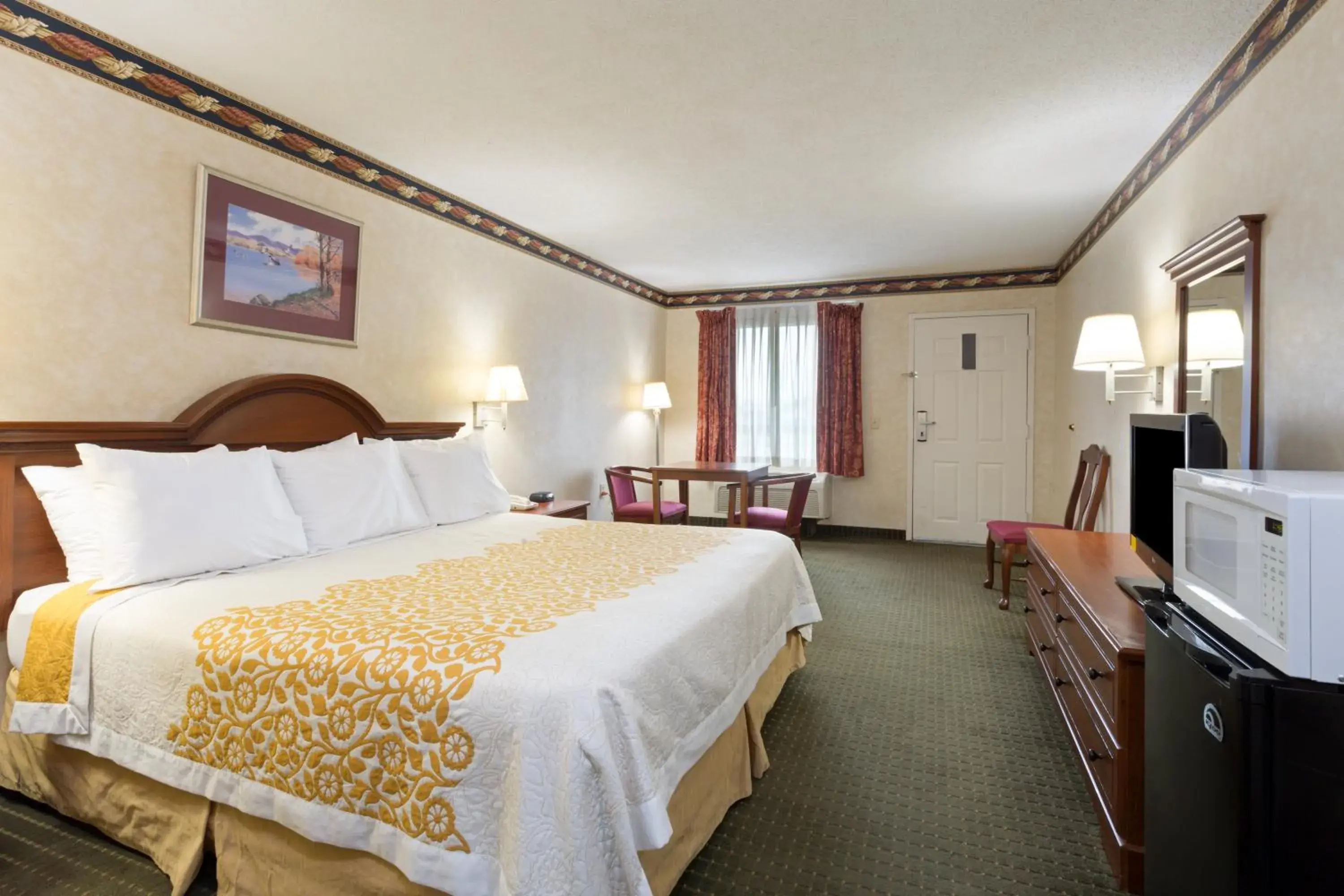 Photo of the whole room, Room Photo in Days Inn by Wyndham Clinton