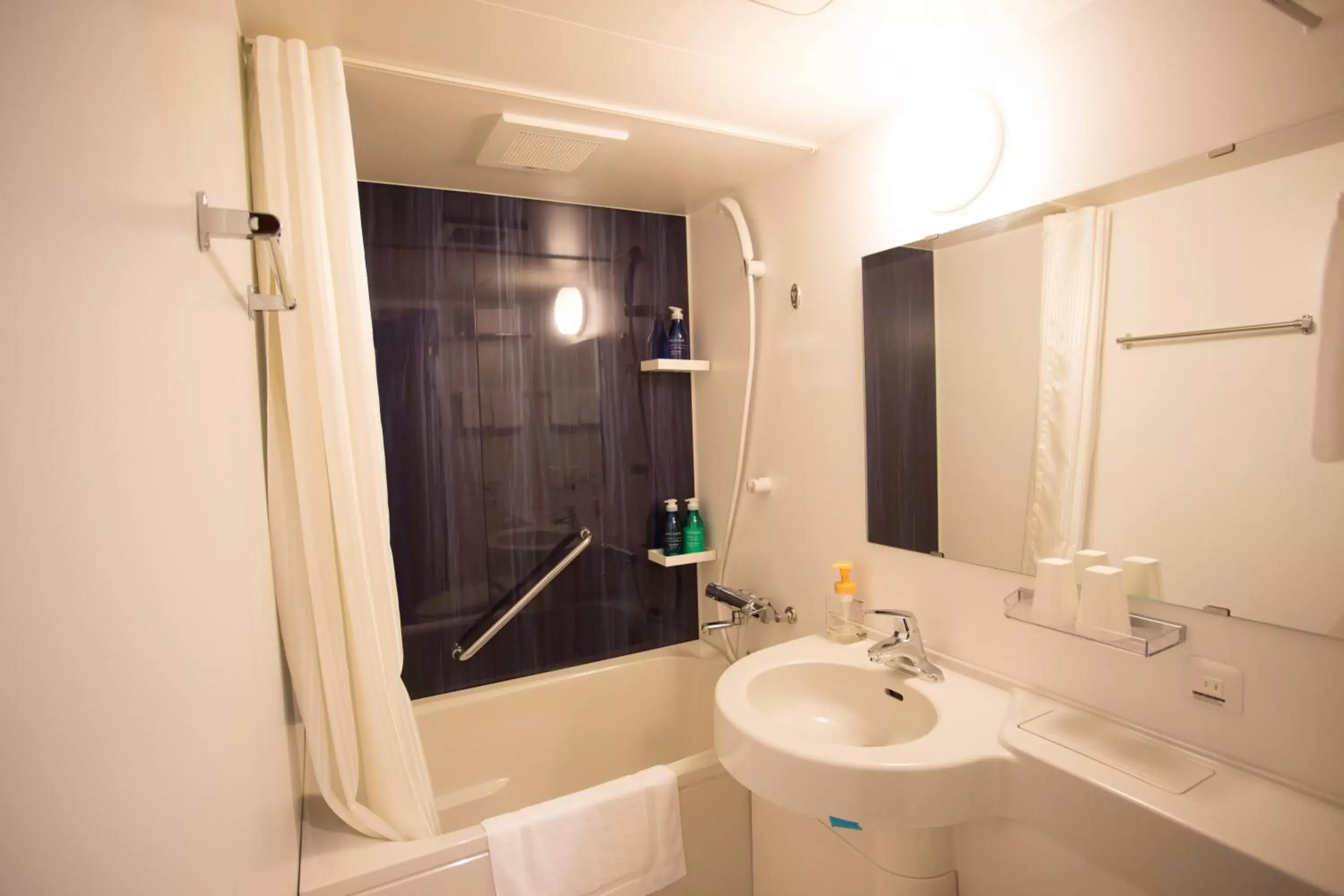 Shower, Bathroom in Shinsaibashi Grand Hotel Osaka