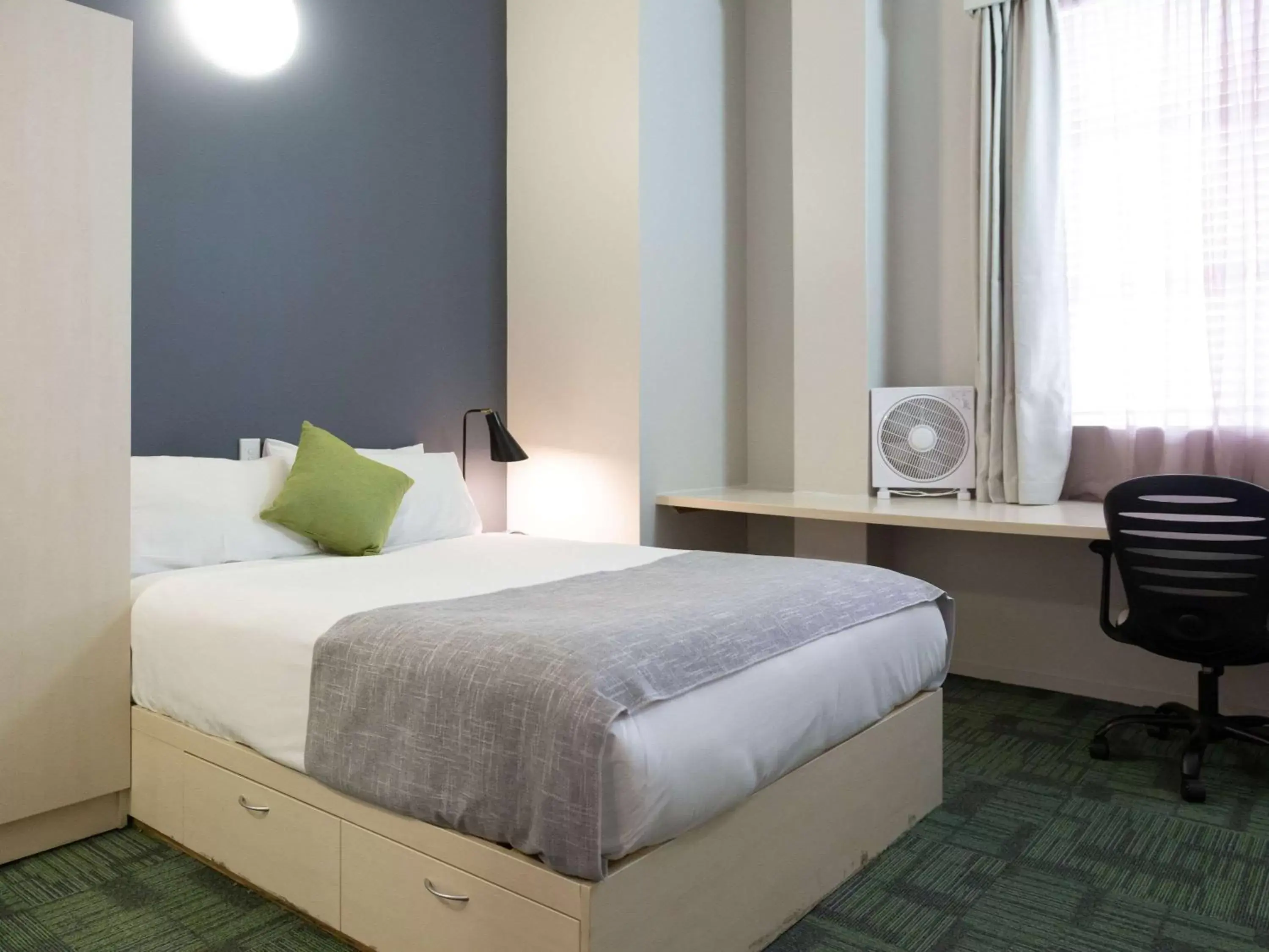 Photo of the whole room, Bed in Ibis Styles Invercargill