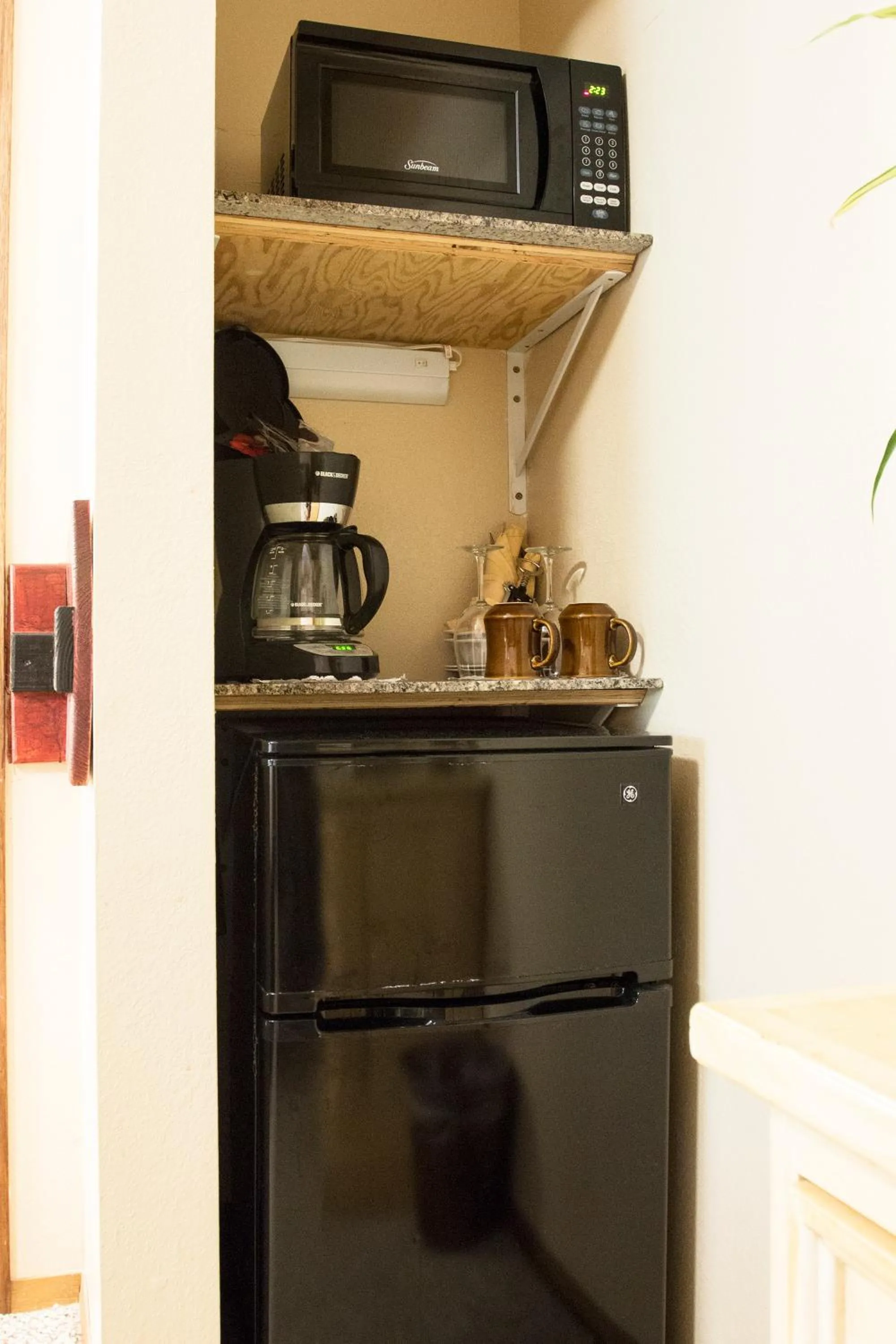 Kitchen or kitchenette in Lokahi Lodge