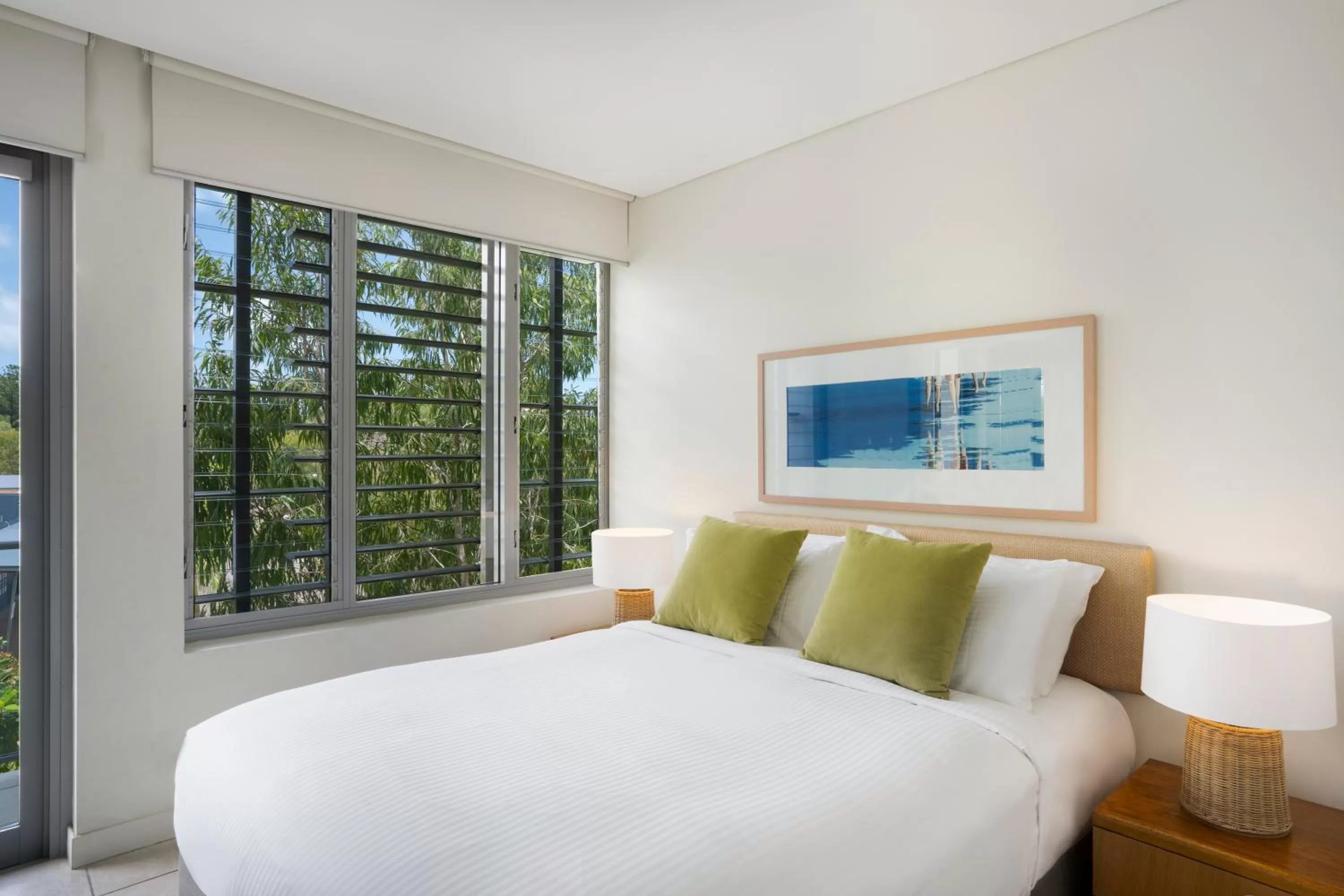 Bedroom, Bed in Peppers Blue on Blue