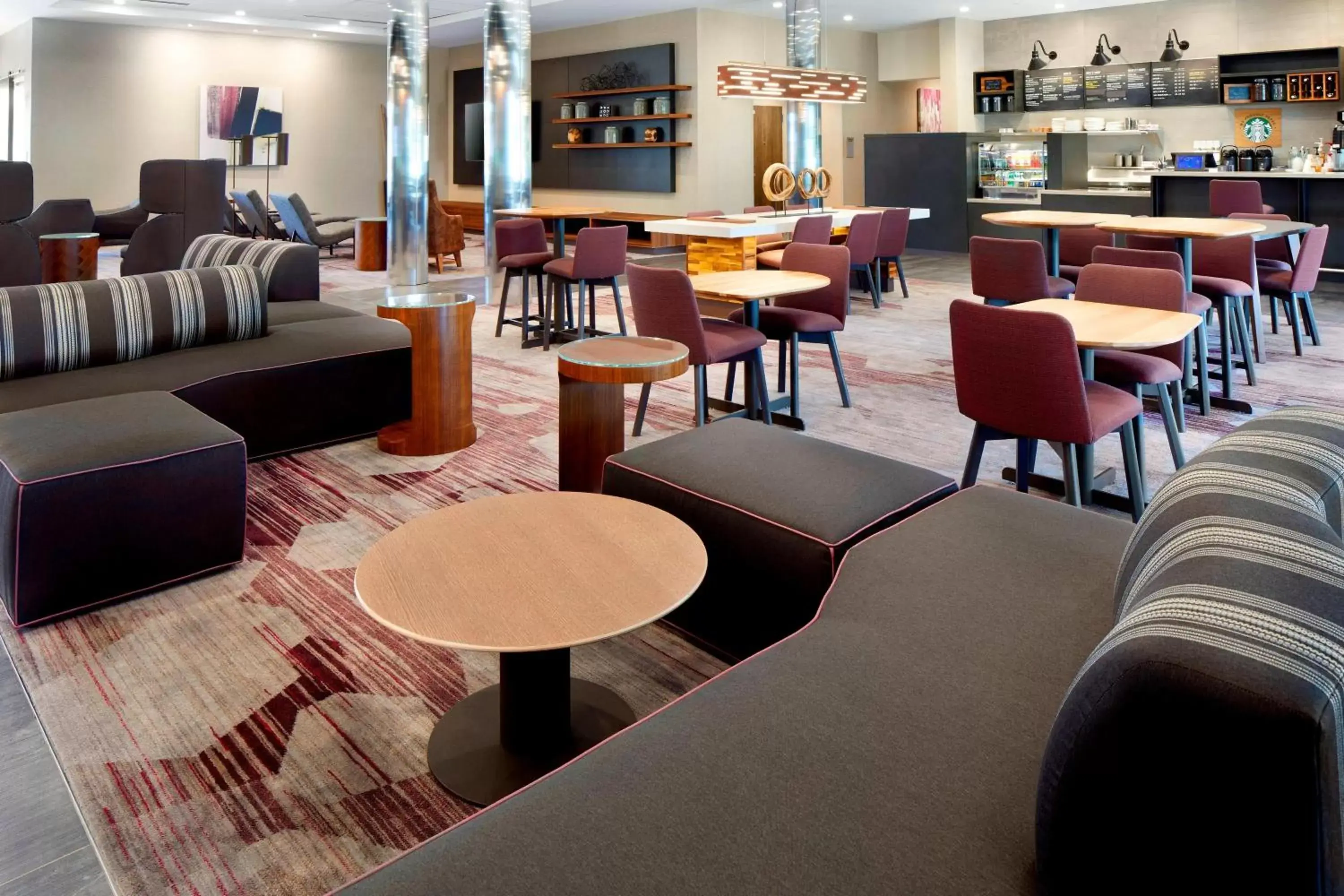 Lobby or reception, Lounge/Bar in Courtyard by Marriott Houston Intercontinental Airport