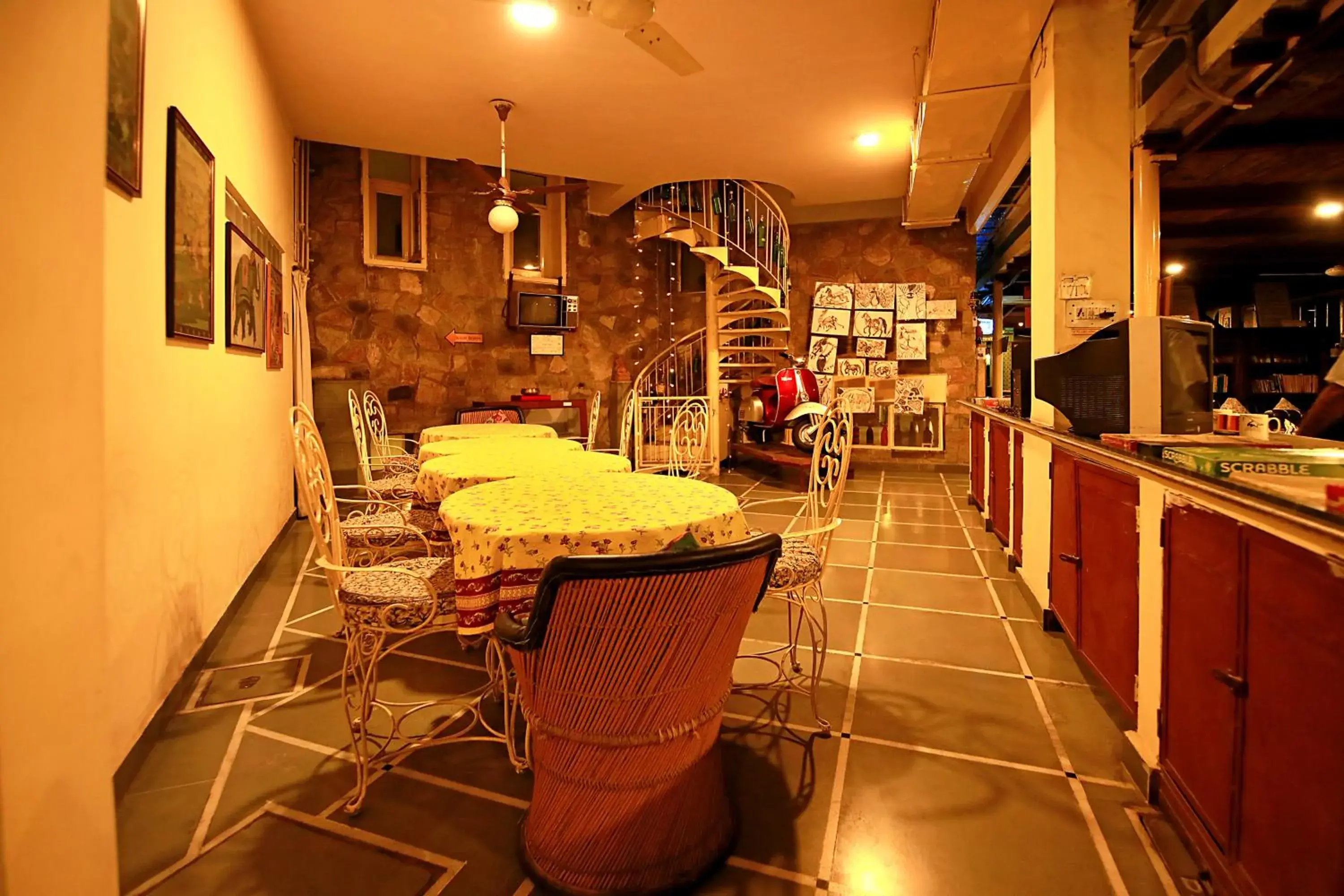Lounge or bar, Restaurant/Places to Eat in Jaipur Inn