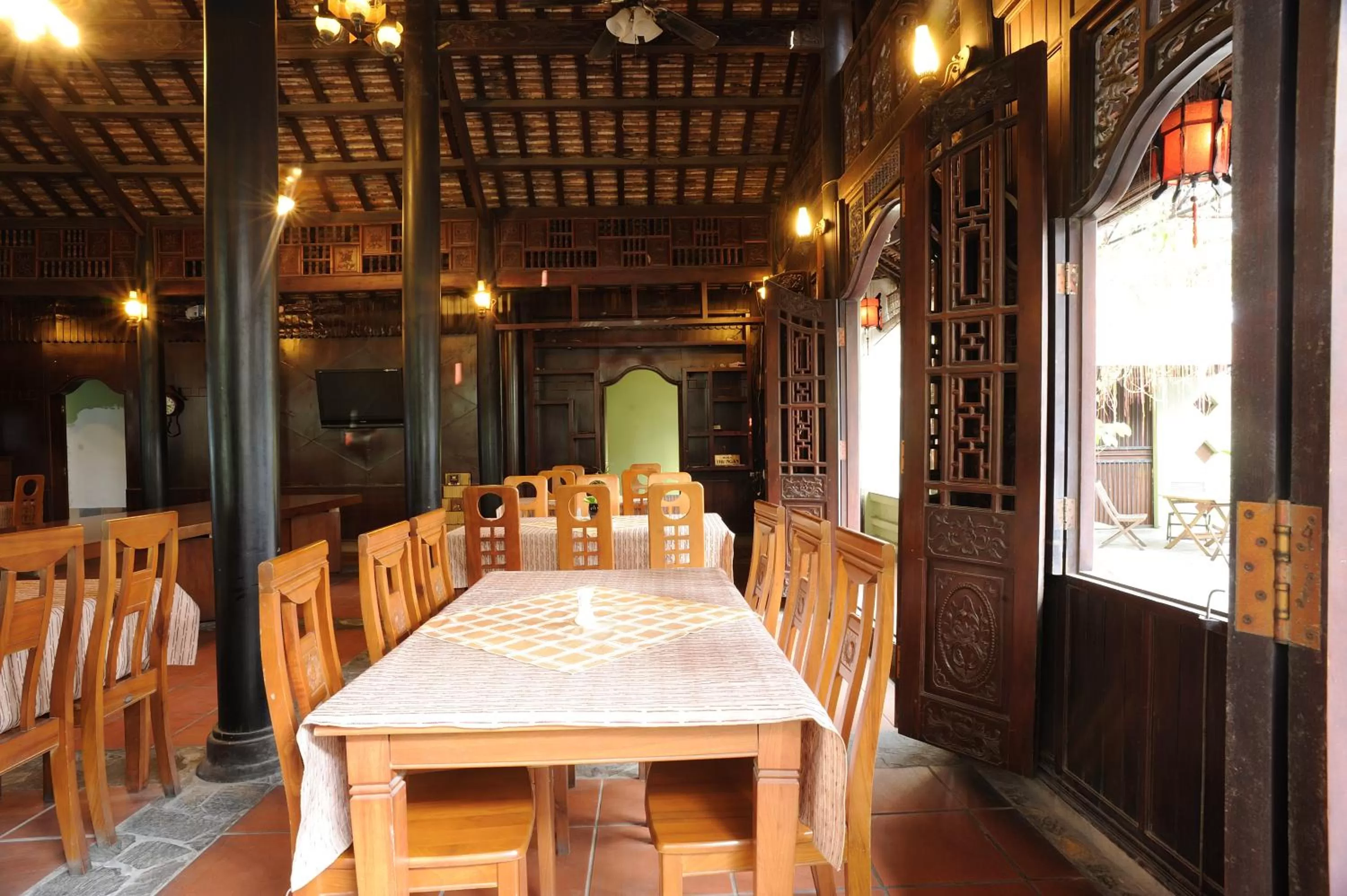 Restaurant/places to eat in Hoang Yen Hotel