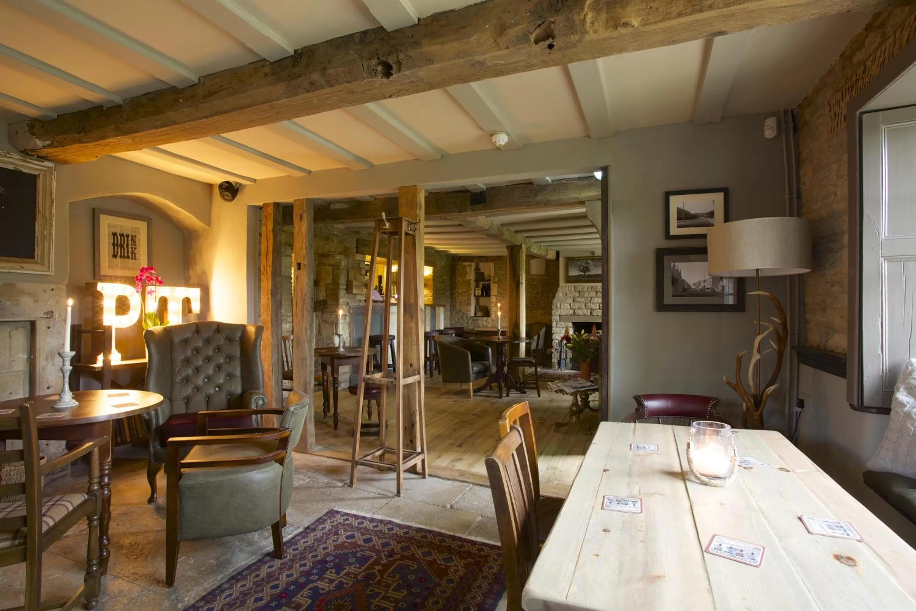 Lounge or bar in Pear Tree Inn Whitley