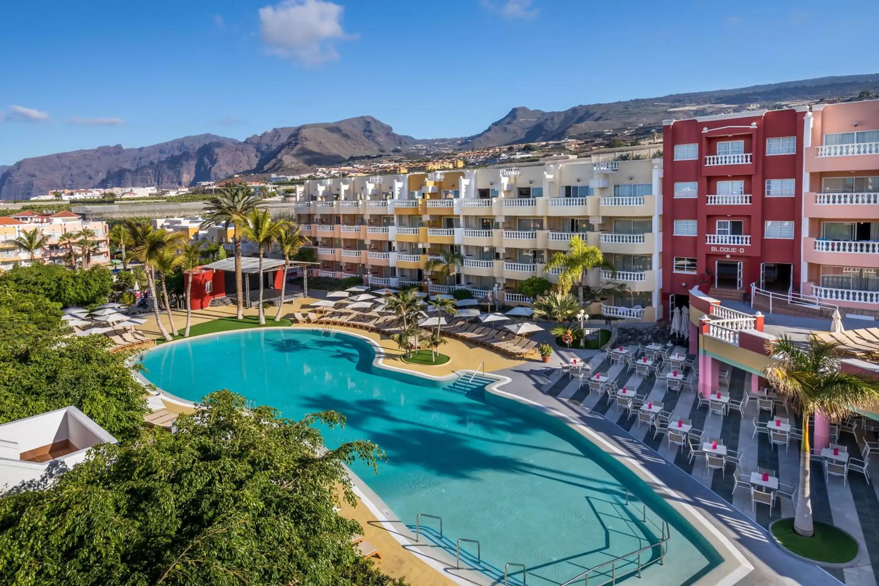 Swimming pool, Pool View in Allegro Isora