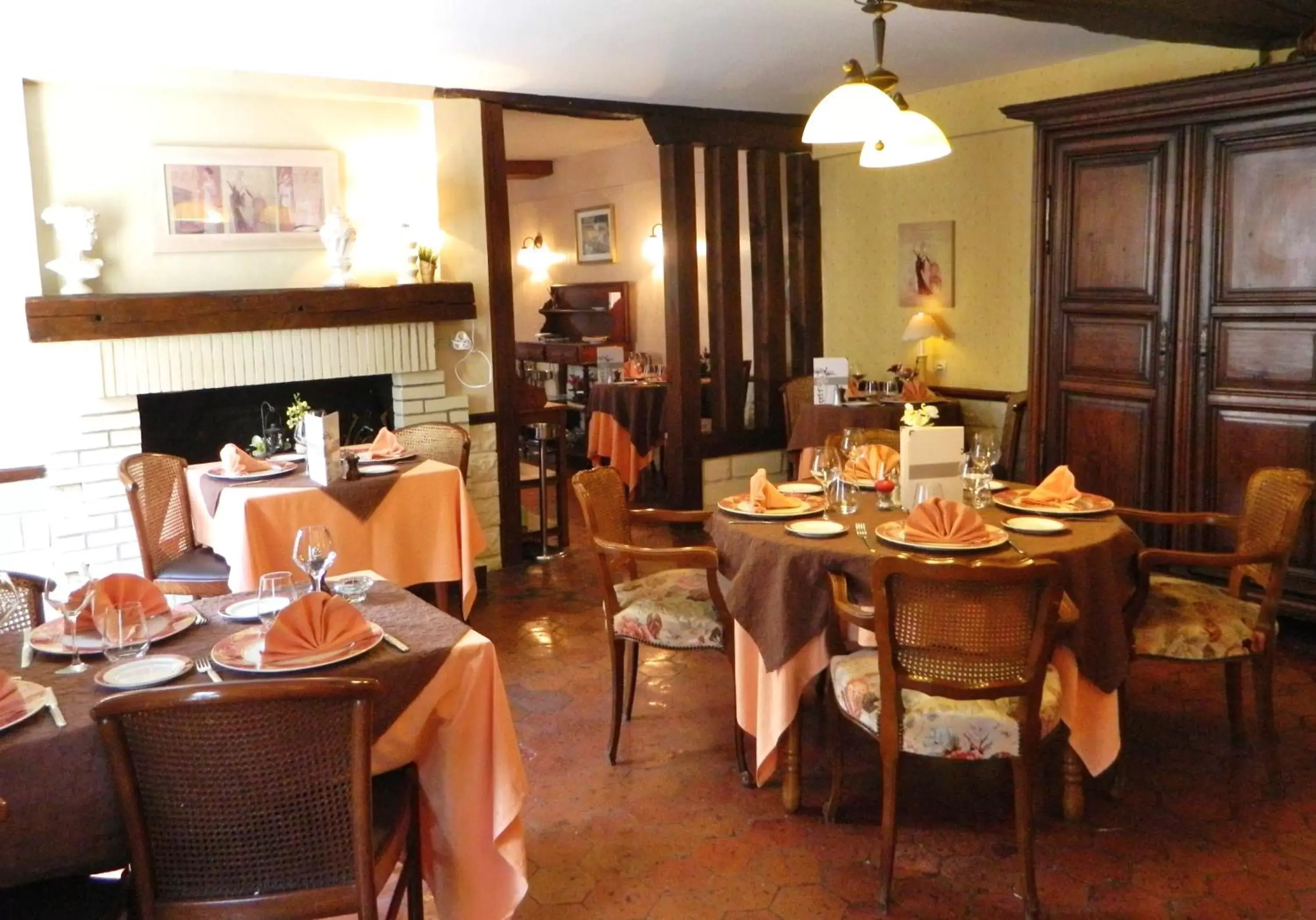 Restaurant/Places to Eat in Hotel Restaurant Le Cygne