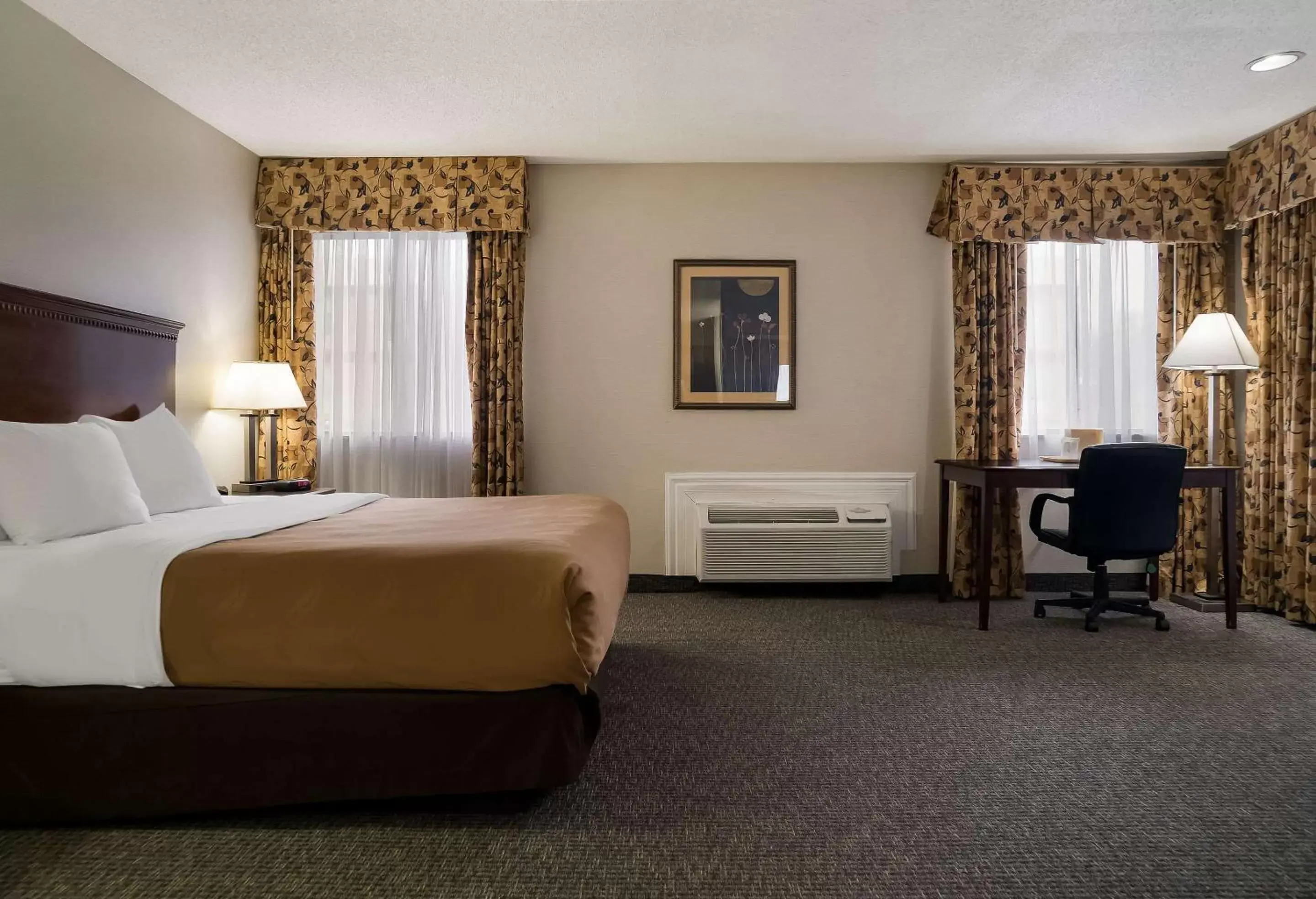 Bedroom, Bed in Quality Inn