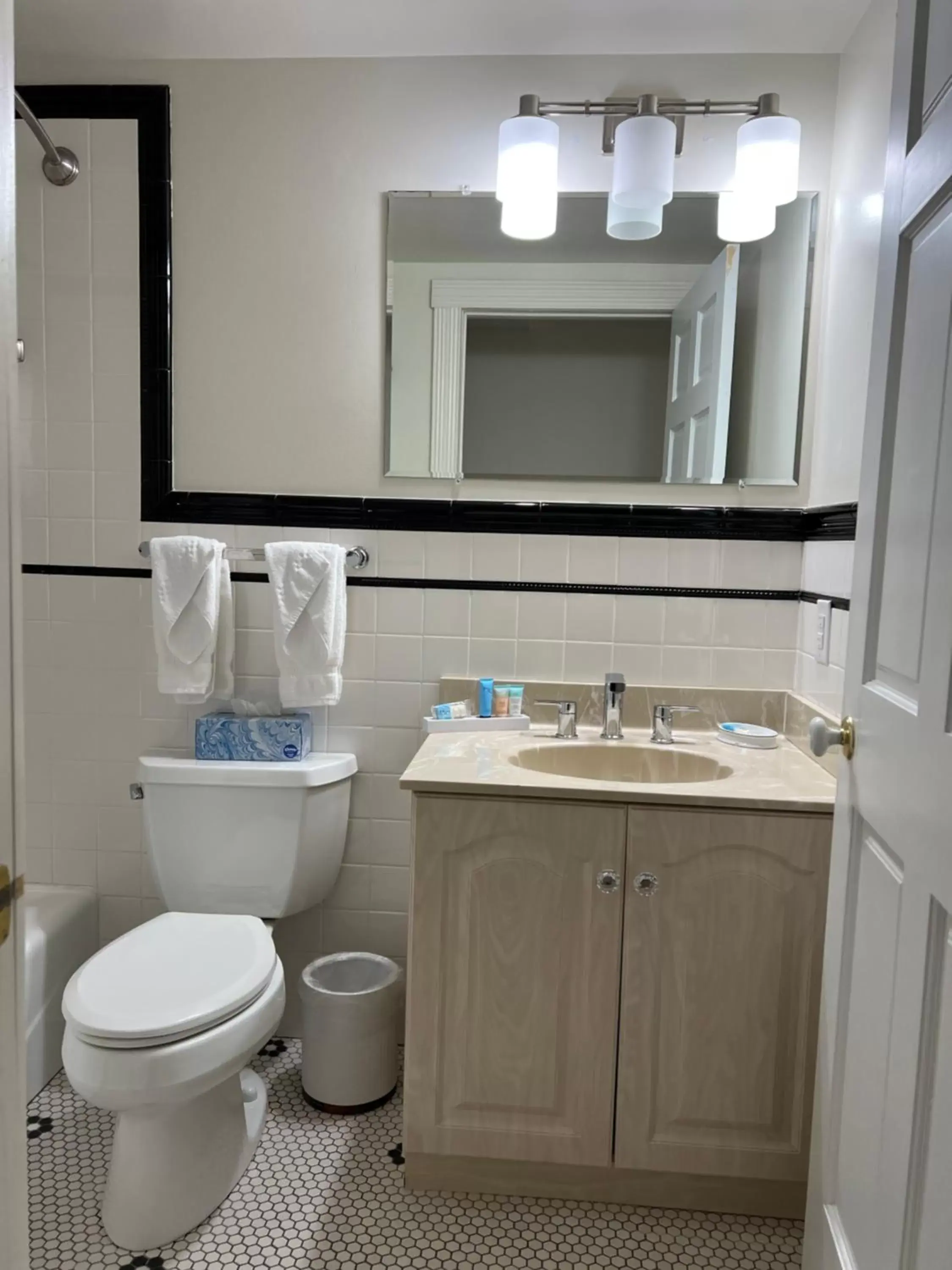 Shower, Bathroom in Elaine's Cape May Boutique Hotel