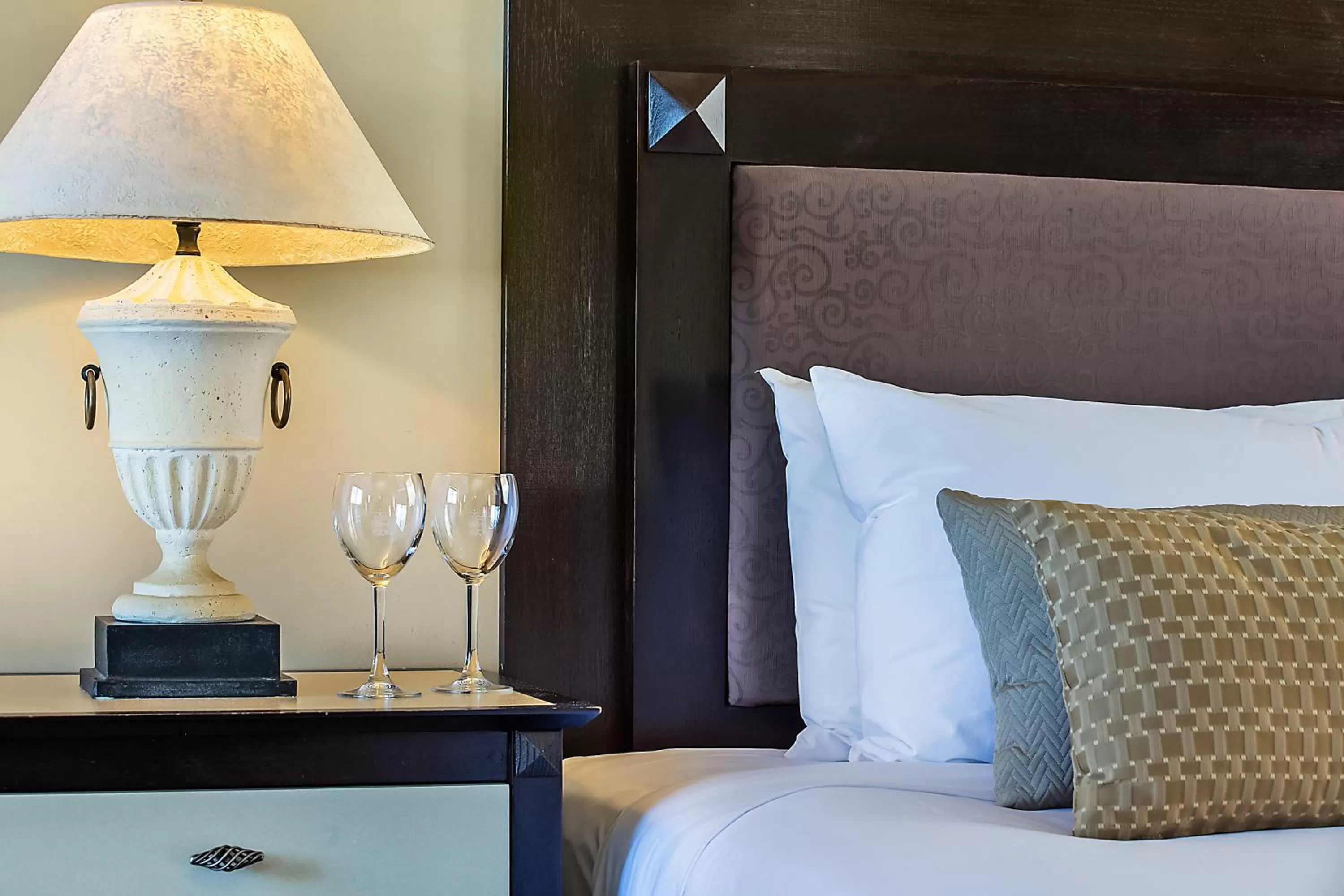 Bed in Comfort Inn On Raglan