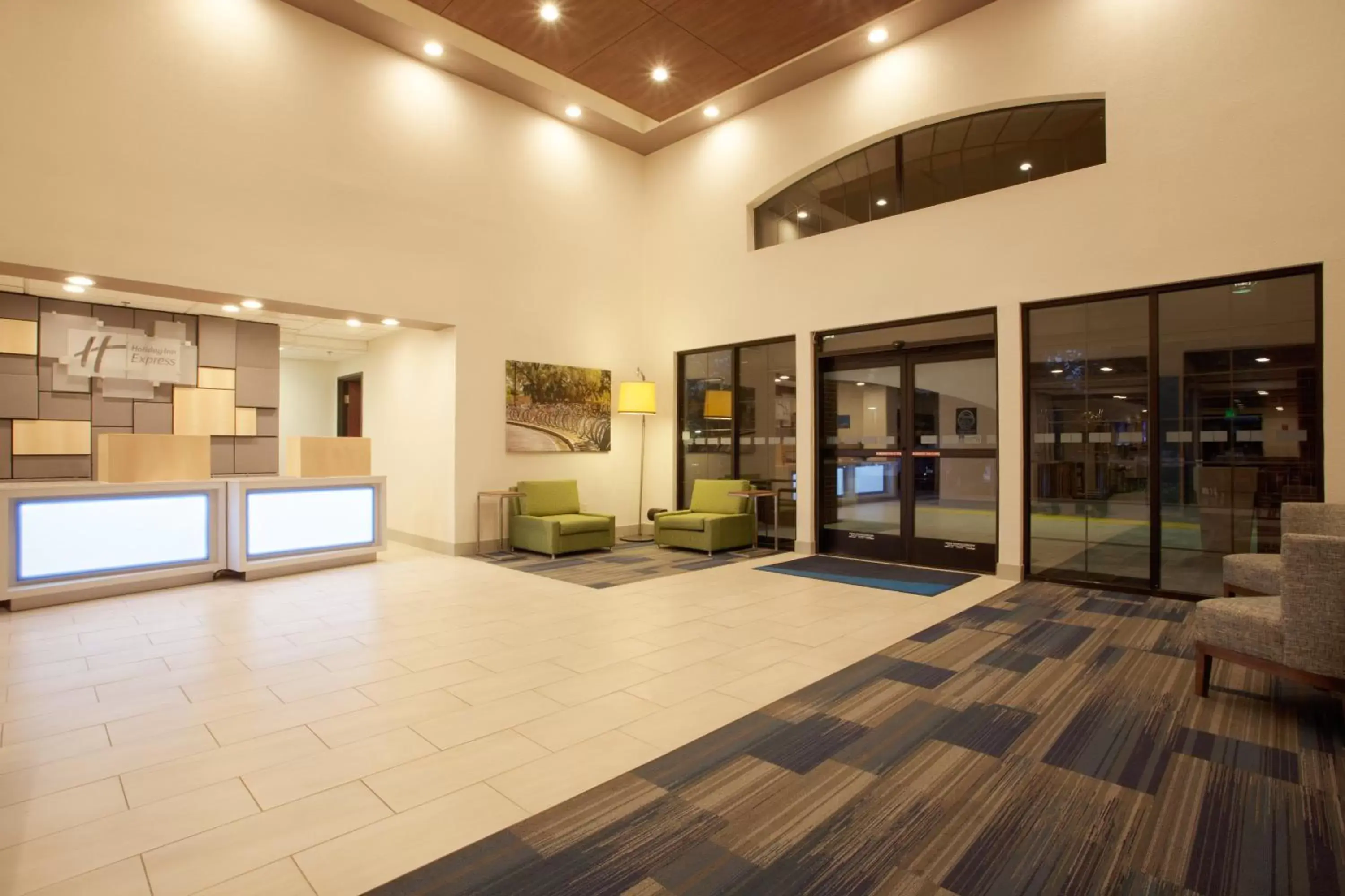Property building, Lobby/Reception in Holiday Inn Express Davis-University Area, an IHG Hotel
