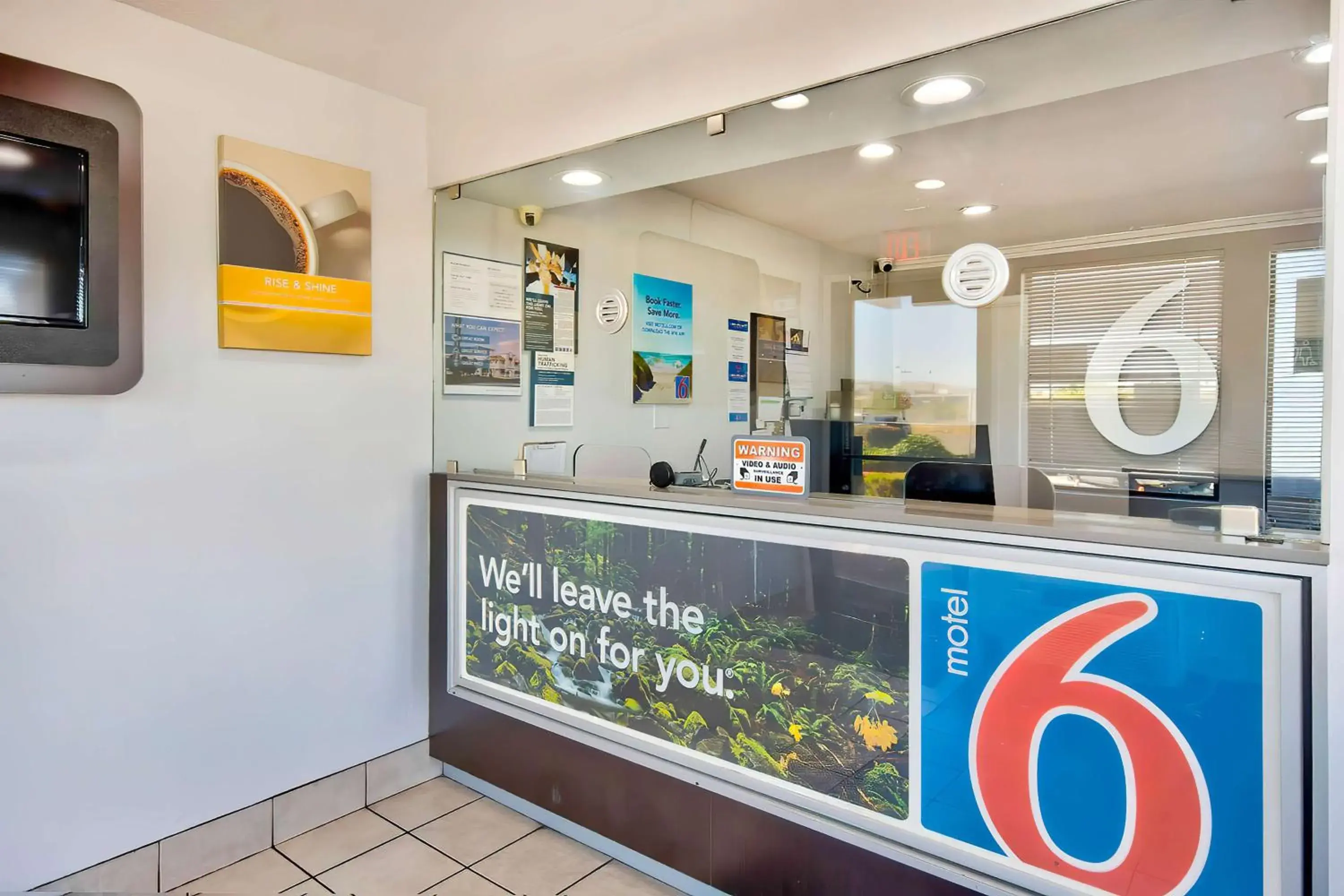 Lobby or reception in Motel 6-Vallejo, CA - Six Flags West Lobby or reception in Motel 6-Vallejo, CA - Six Flags West