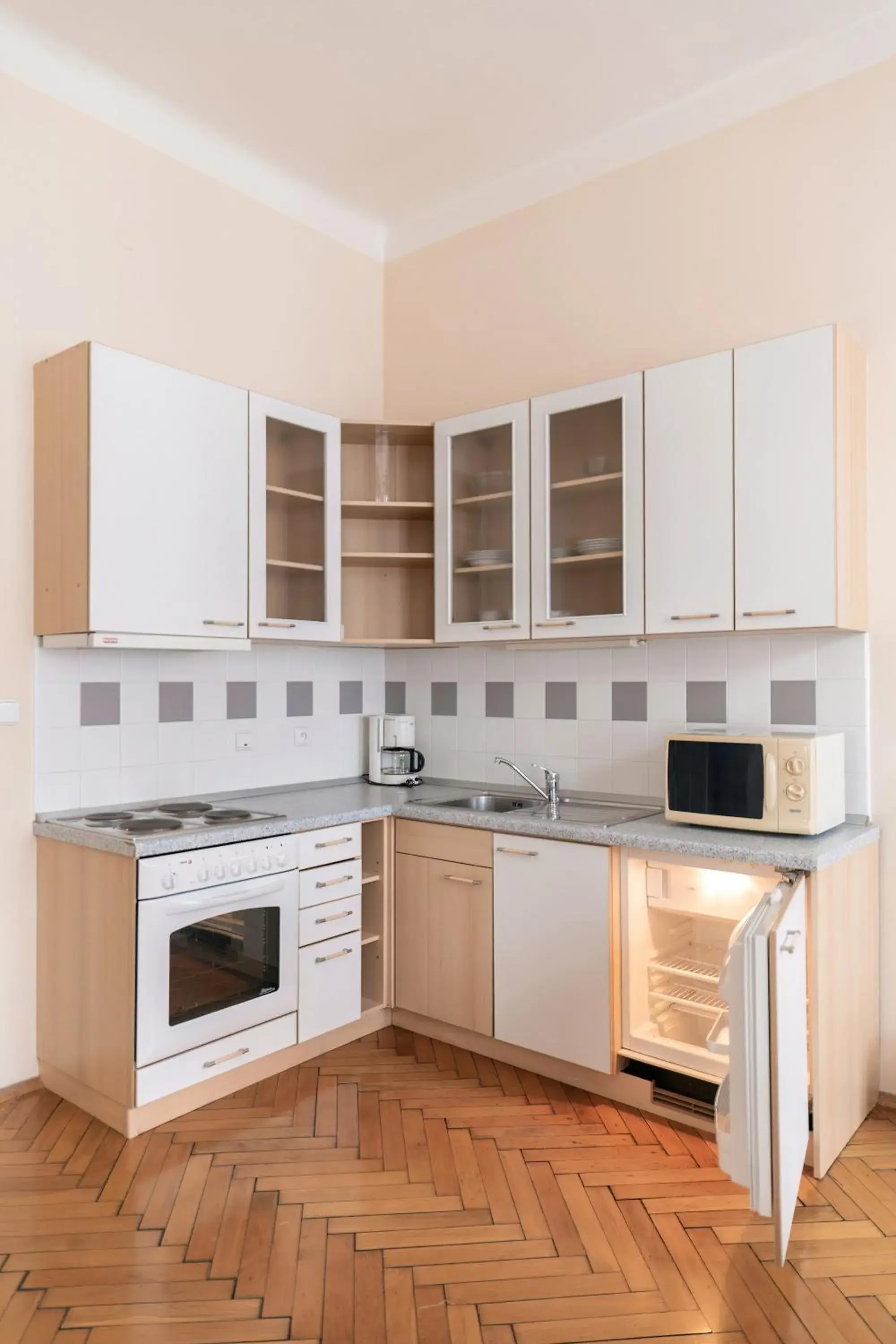 stove, Kitchen/Kitchenette in Aparthotel Sibelius