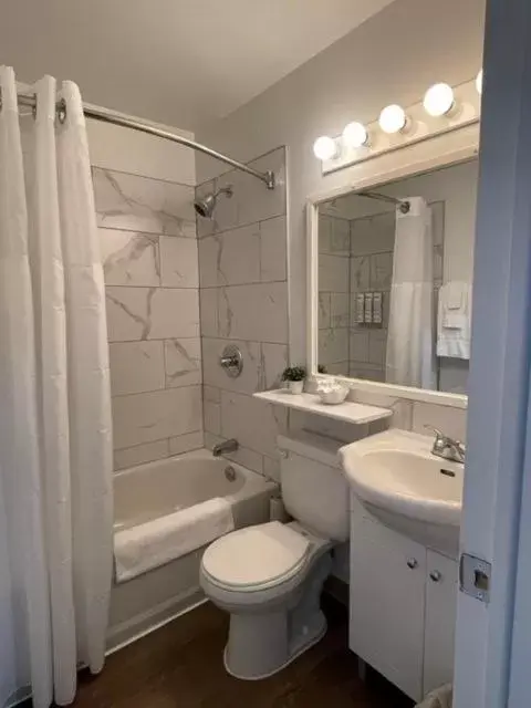 Bathroom in Hôtel Les Mouettes