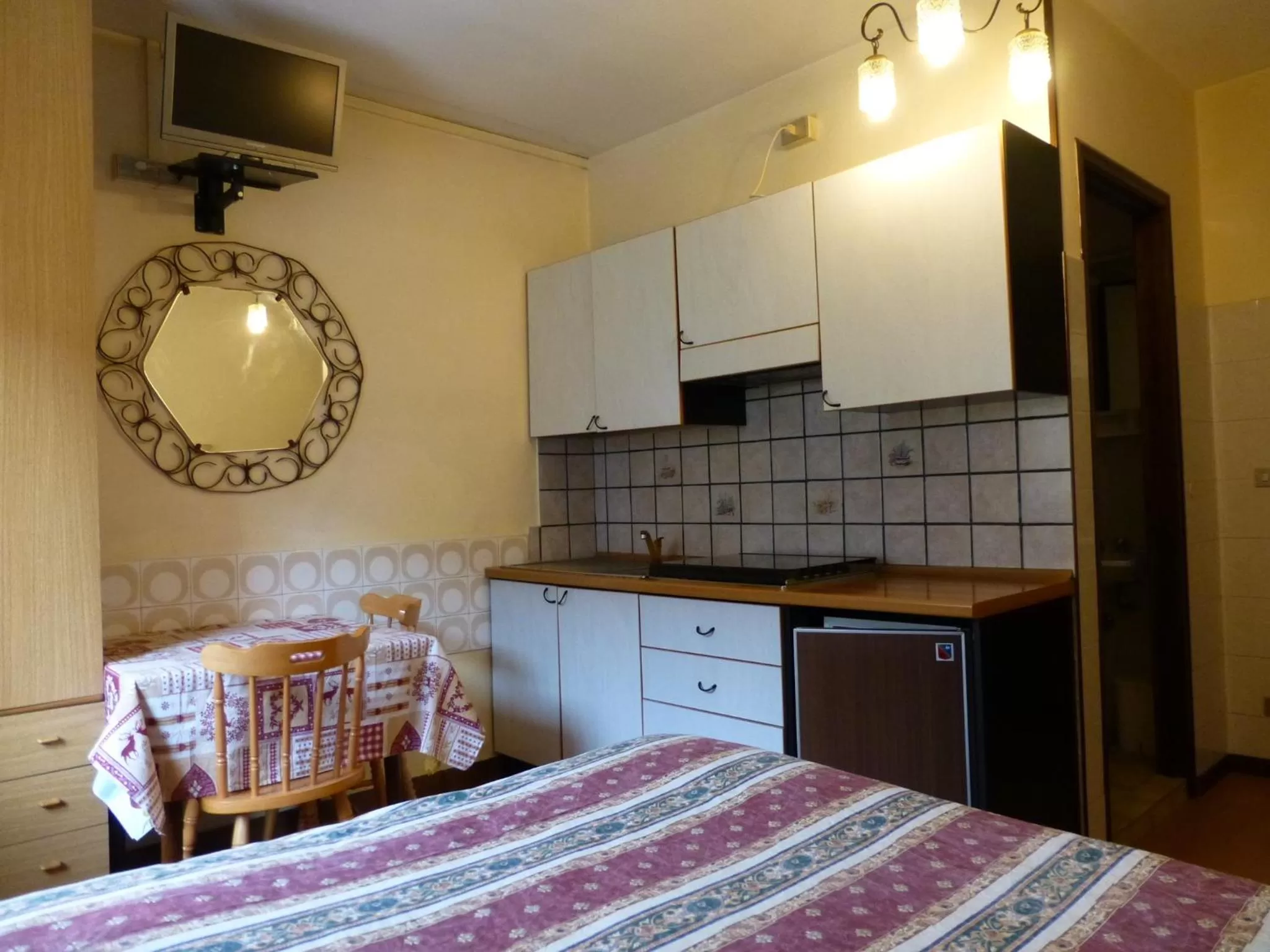 Kitchen or kitchenette, Bed in Hotel Beau Sejour Giampietro Andrea