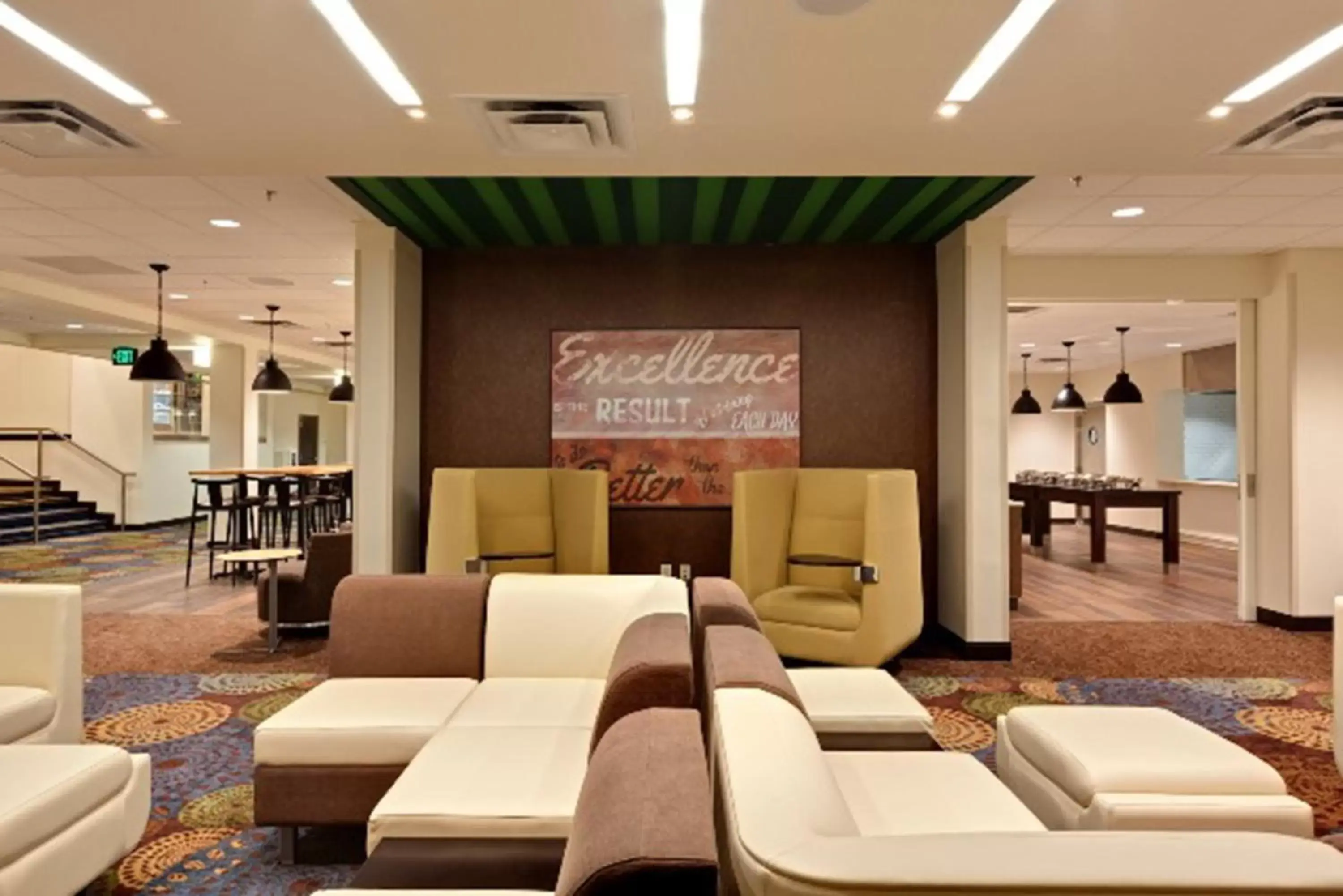 Lobby or reception, Lounge/Bar in Holiday Inn Express - Minneapolis West - Plymouth, an IHG Hotel