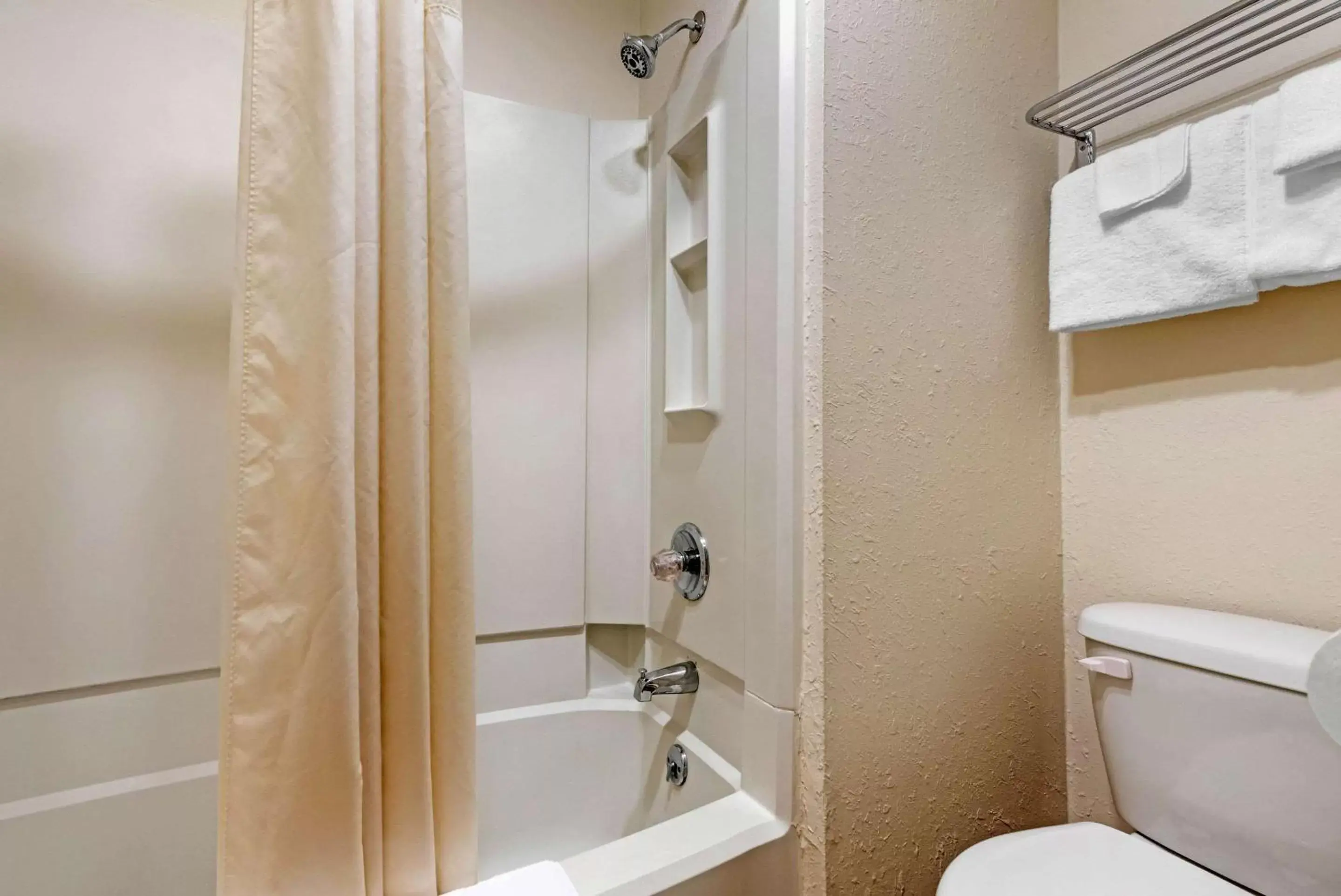 Photo of the whole room, Bathroom in Quality Inn Fort Wayne