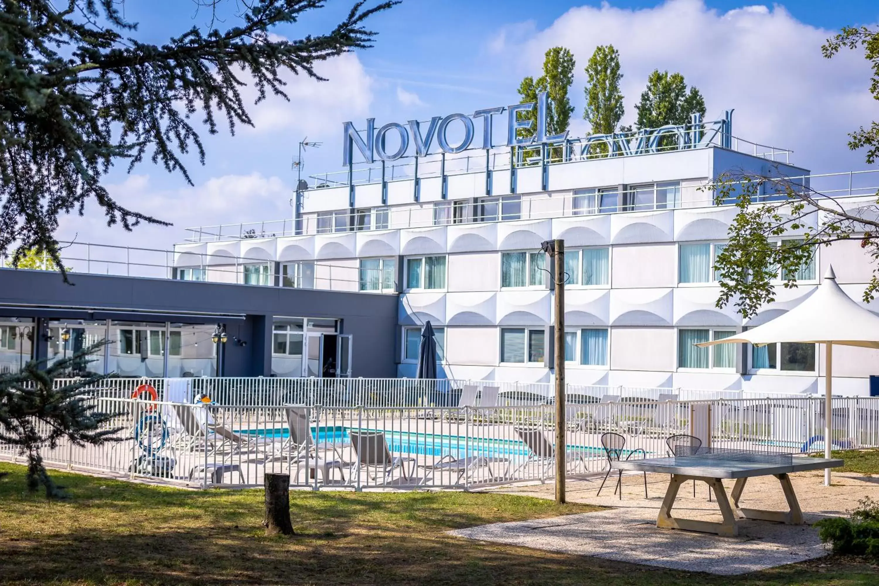 Property building, Swimming Pool in Novotel Mulhouse Bâle Fribourg