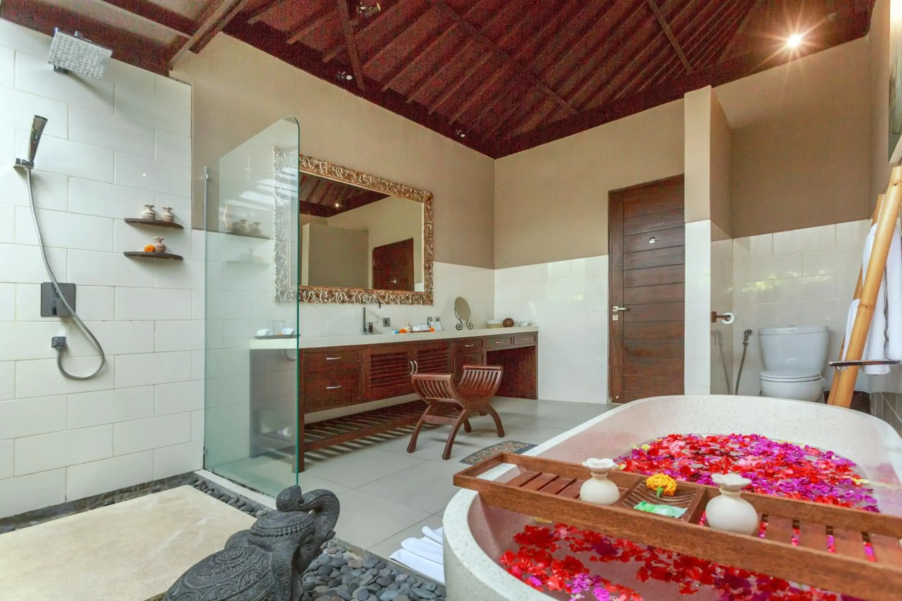 Photo of the whole room, Bathroom in Solo Villas & Retreat