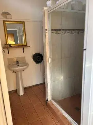 Bathroom in The Oasis Hotel Motel