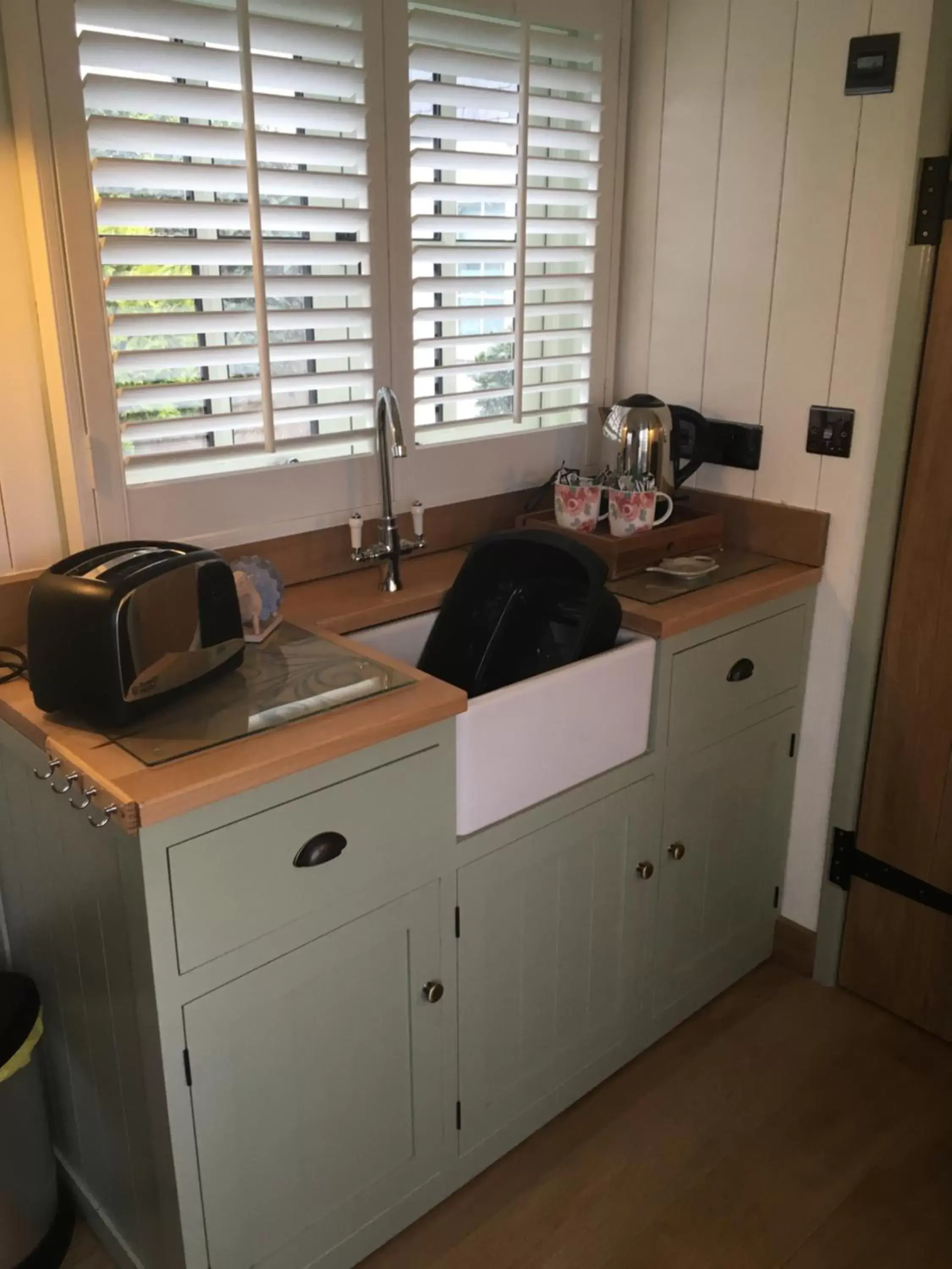 Kitchen/Kitchenette in Downsfield Bed and Breakfast