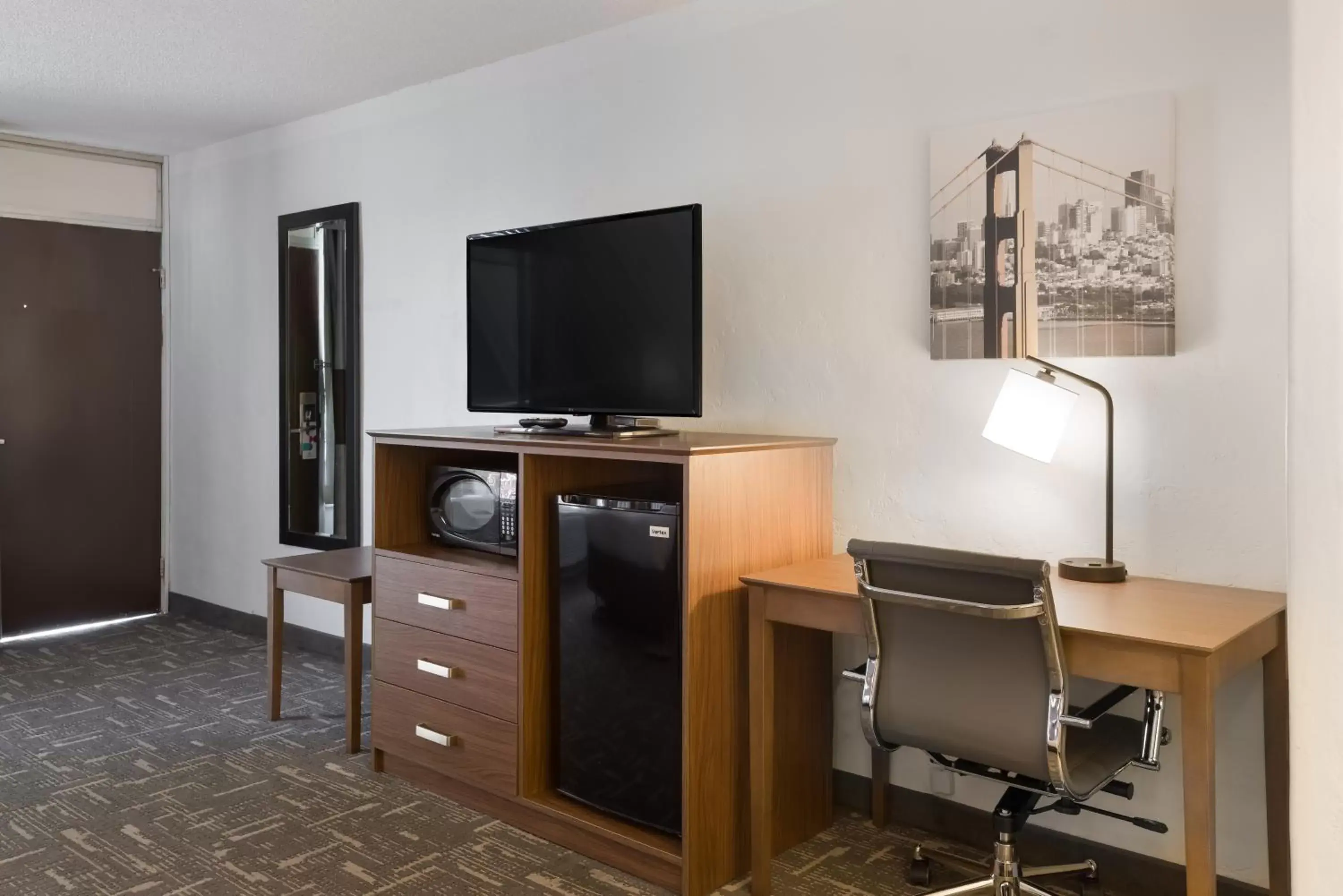 TV and multimedia, TV/Entertainment Center in Clarion Hotel Concord Walnut Creek