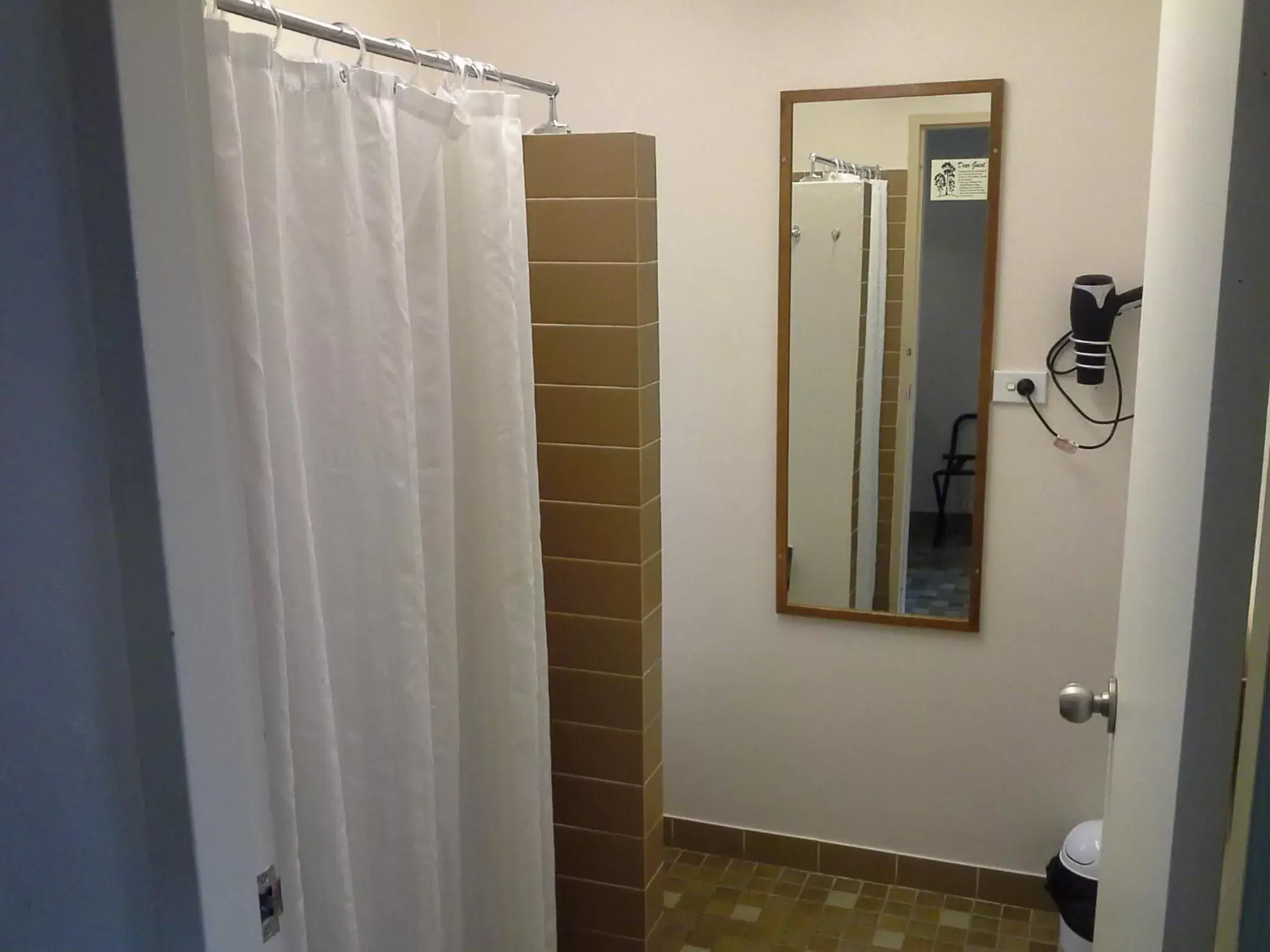 Bathroom in Hideaway Motor Inn