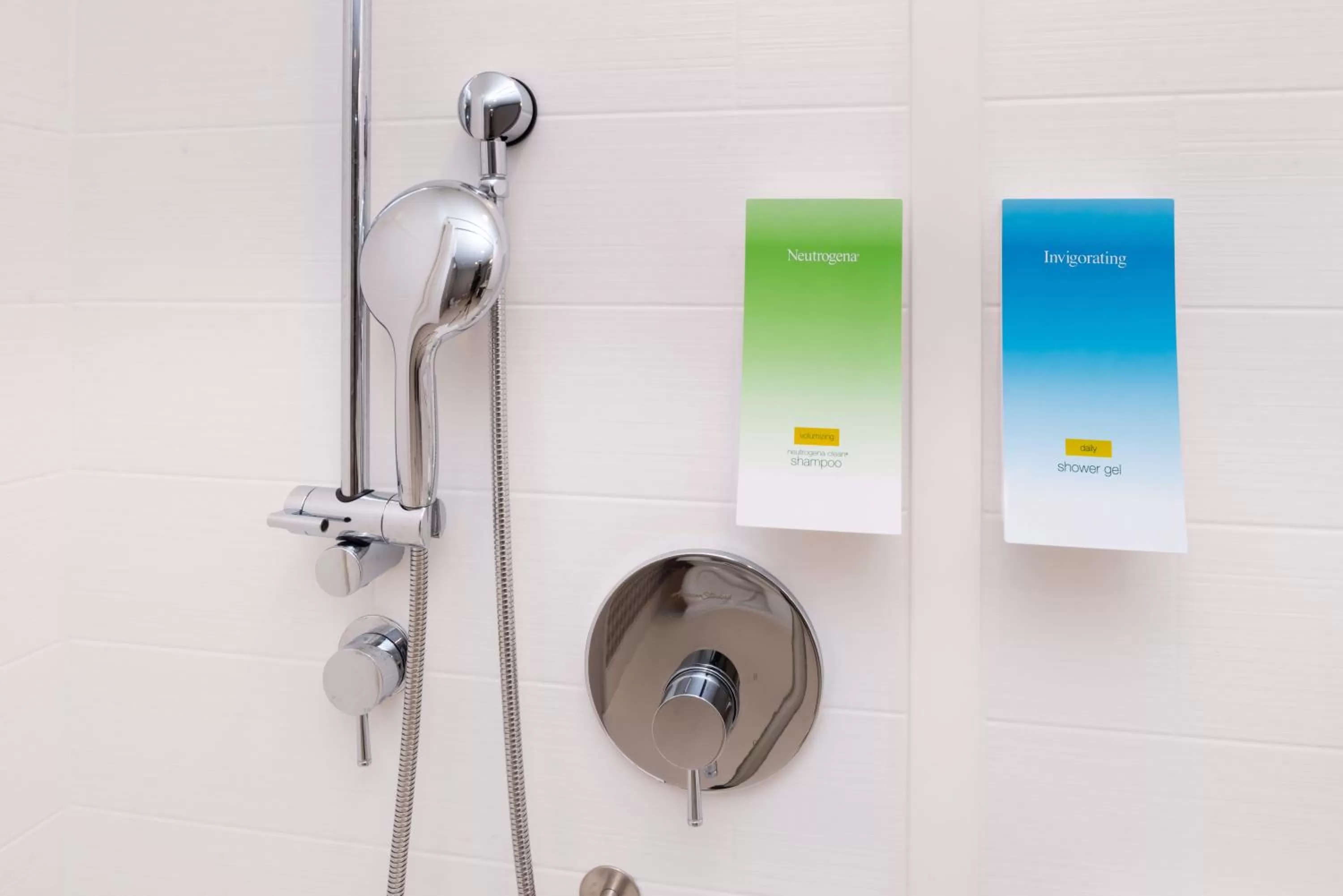 Shower in Home2 Suites By Hilton Columbus/West, OH