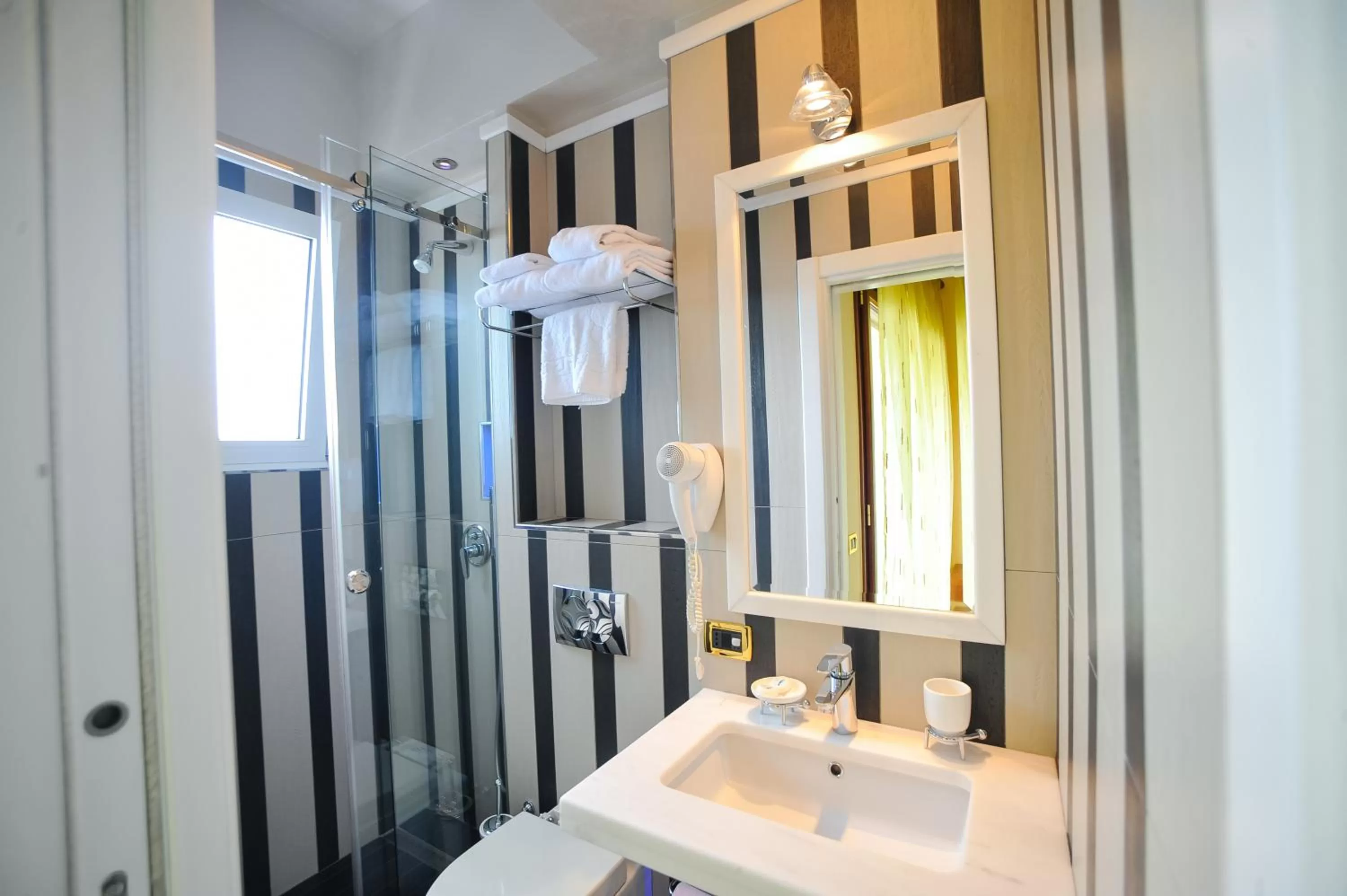 Bathroom in Iliria Internacional Hotel