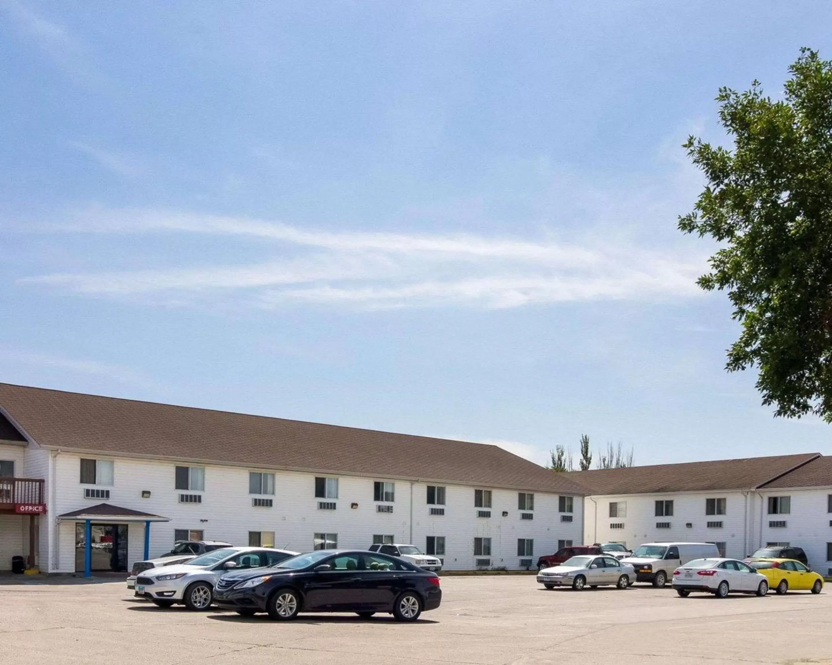 Property Building in Rodeway Inn West Fargo