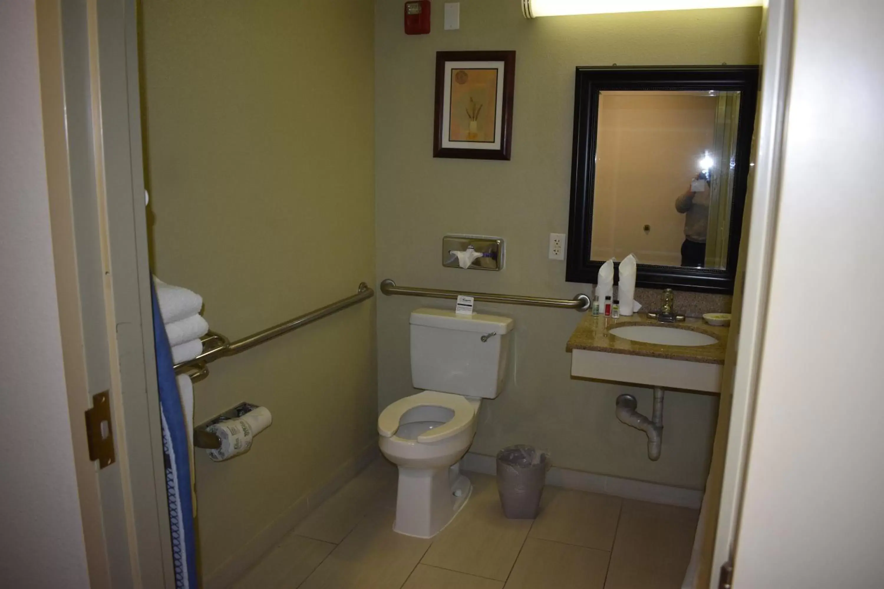 Toilet, Bathroom in Hotel Marguerite Anaheim - Garden Grove, Trademark Collection