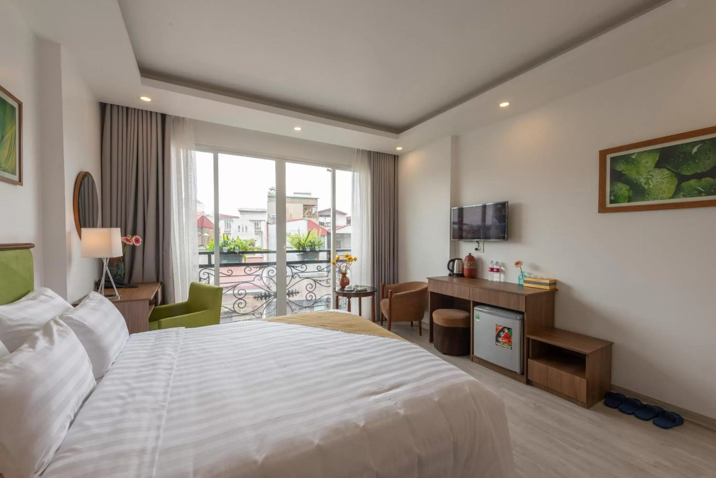 Photo of the whole room, Bed in AMI Old Quarter Hotel Photo of the whole room, Bed in AMI Old Quarter Hotel