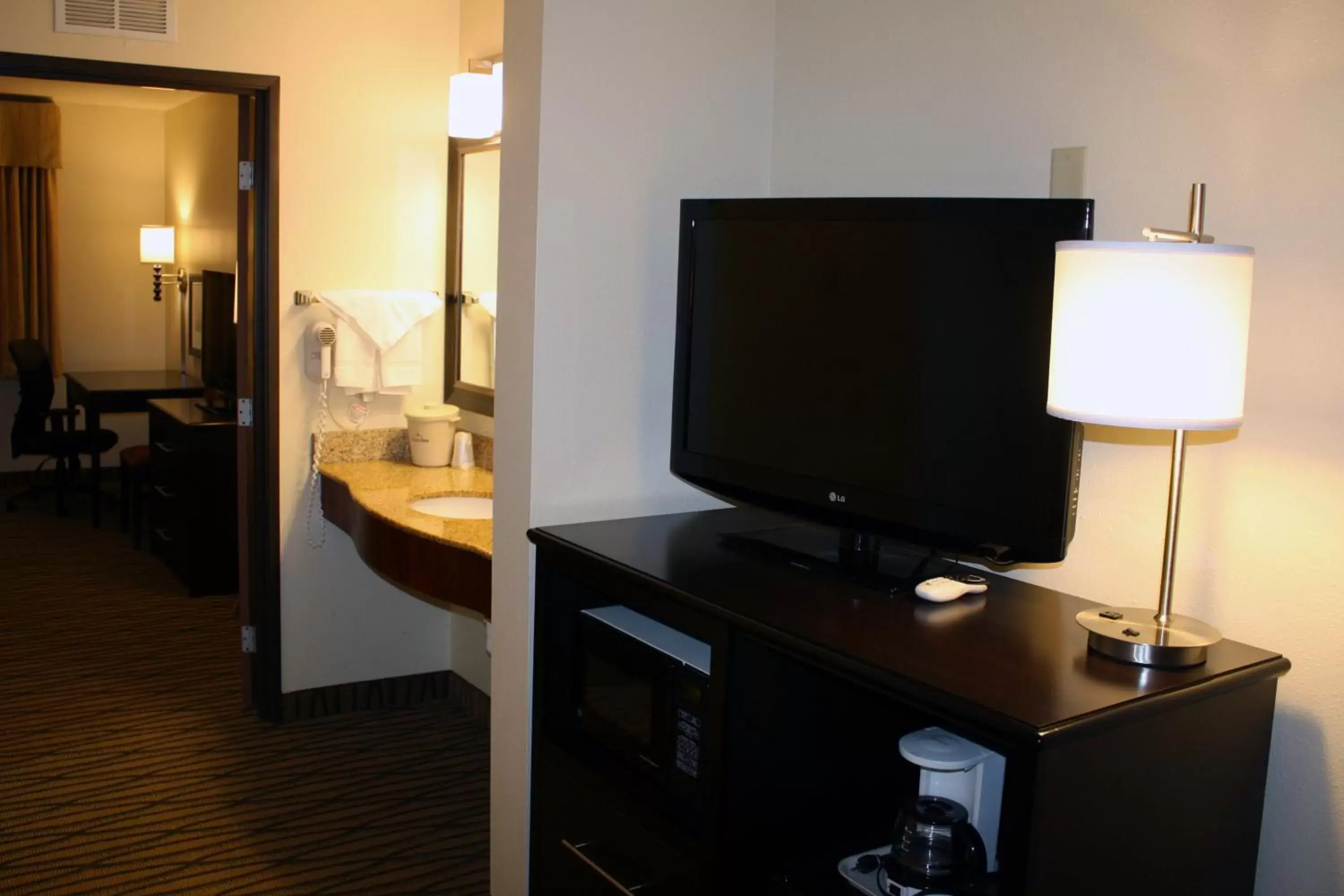 Deluxe Queen Suite with Two Queen Beds - Non-Smoking in AmericInn by Wyndham Rogers Deluxe Queen Suite with Two Queen Beds - Non-Smoking in AmericInn by Wyndham Rogers