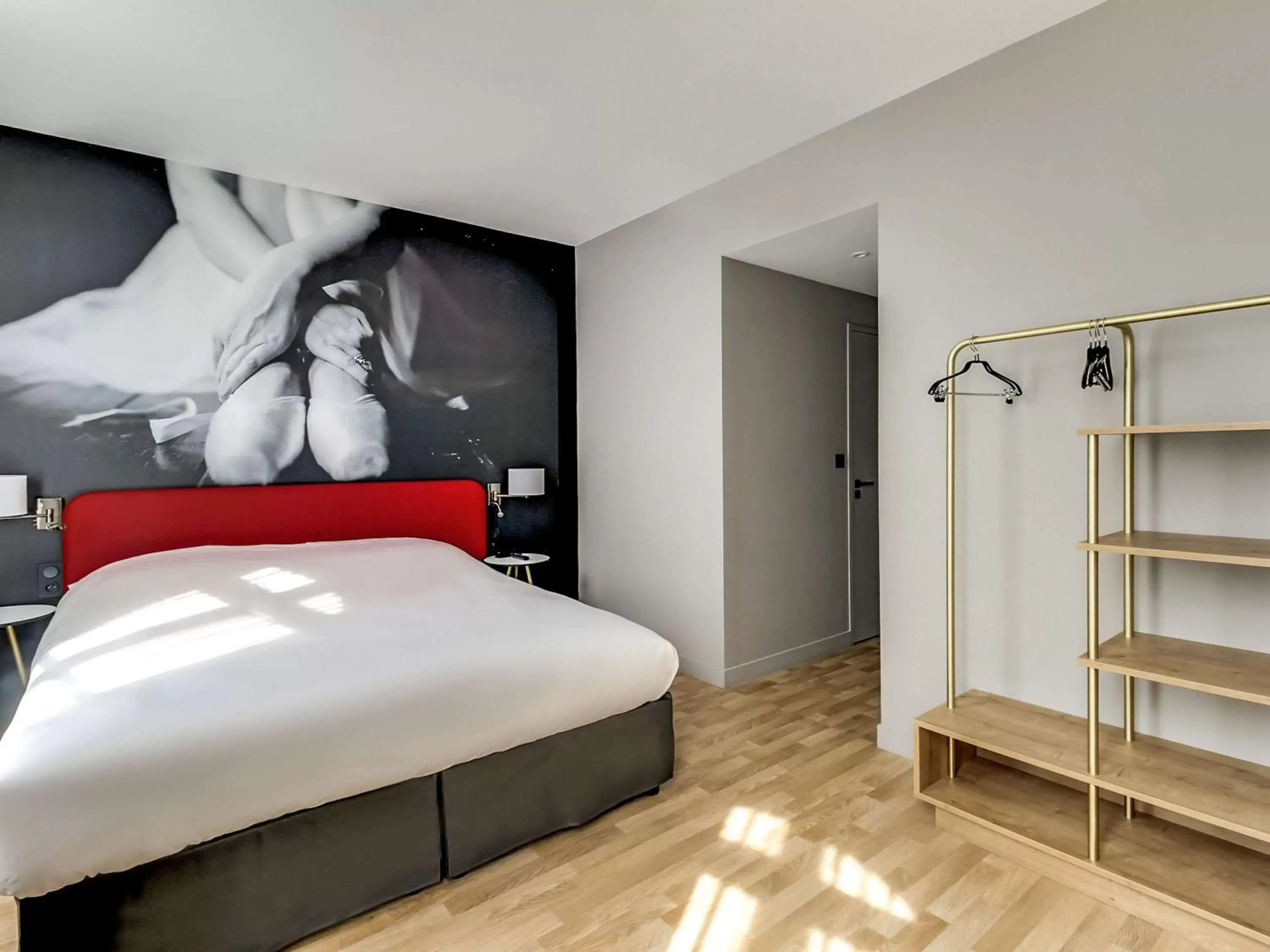 Photo of the whole room, Bed in Ibis Styles Toulouse Capitole